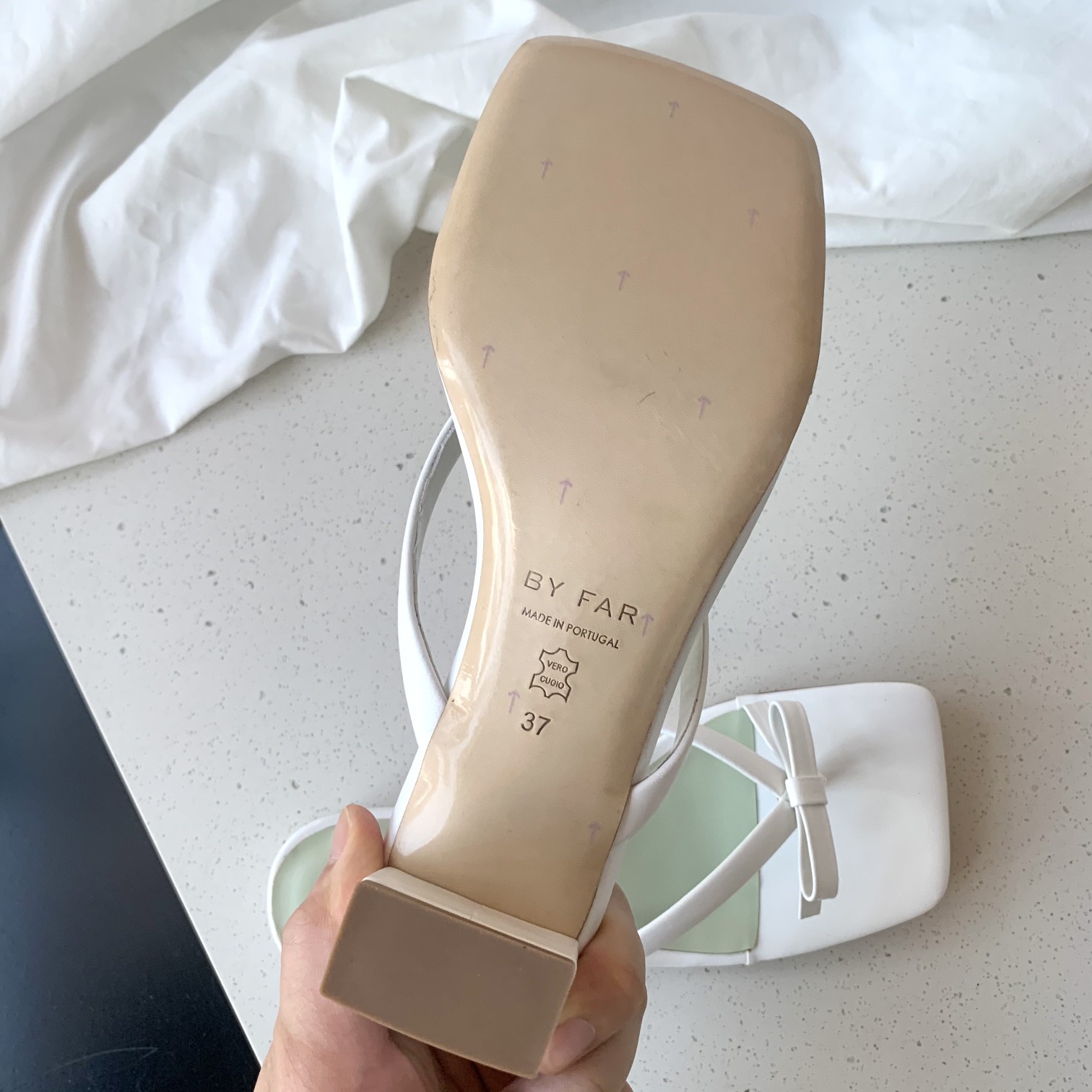 BY FAR | 𝟐𝟎𝟐𝟏/𝐒𝐒 𝐧𝐞𝐰 BY FAR21 spring and summer square-toed flip flops A series of super summer colors