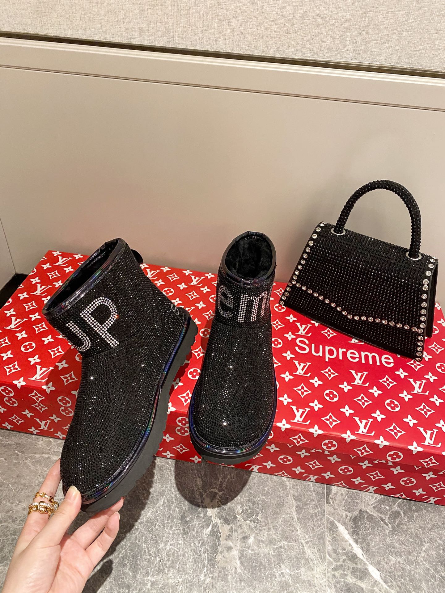 supermen & Louis Vuitton LV cooperation models full of diamonds snow shoes on the new lining pure wool super warm