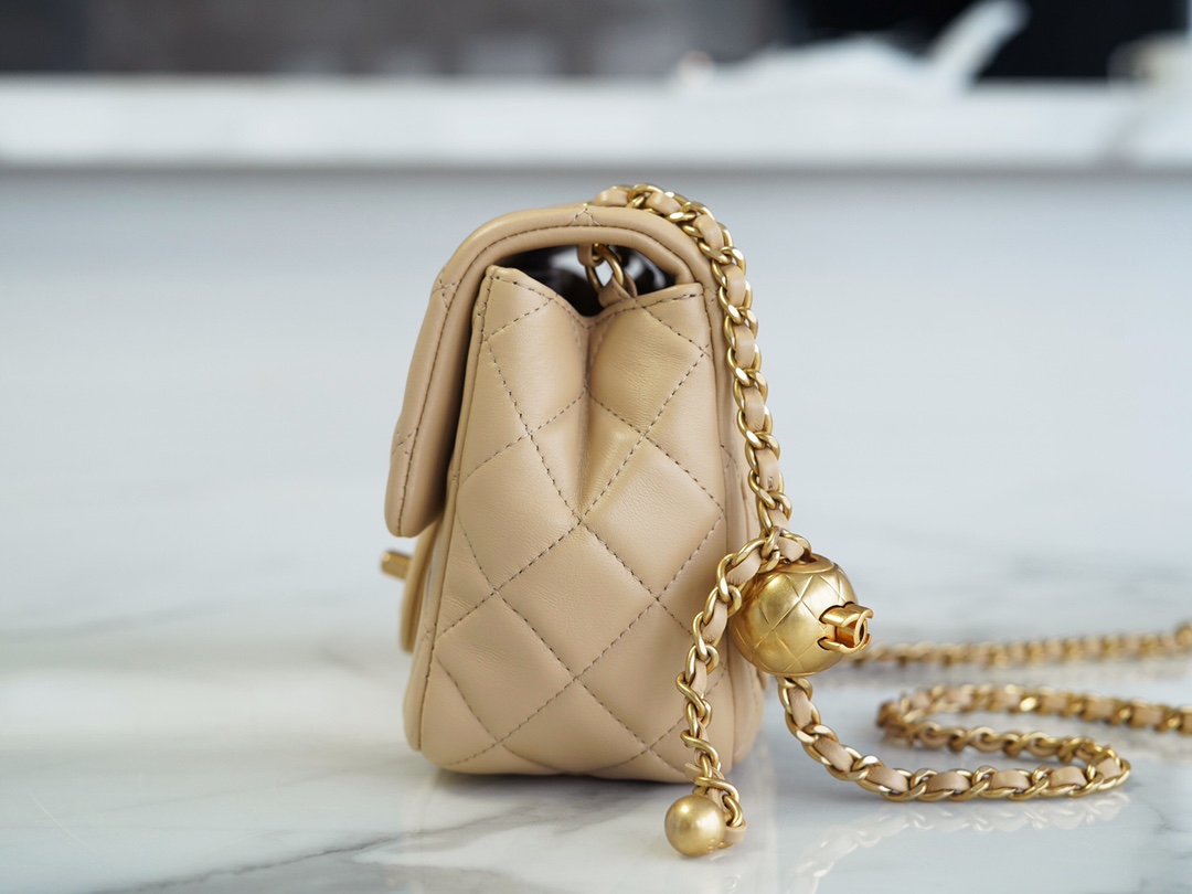 𝗖𝗛𝗔𝗘𝗡𝗟 ✦𝟮𝟮🅲Spring and Summer 𝐂𝐅 Fang Fatman Metal Ball Apricot