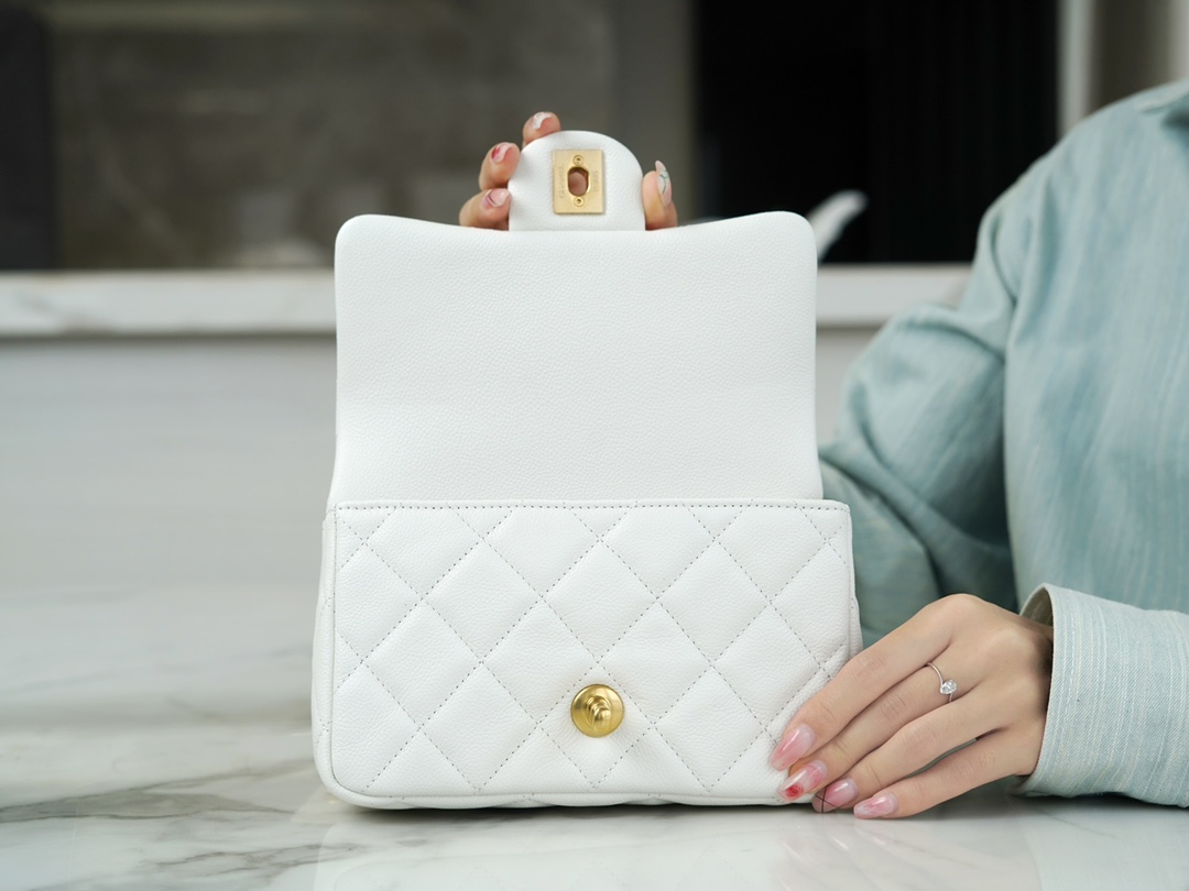 𝗖𝗛𝗔𝗡𝗘𝗟✦𝗖𝗹𝗮𝘀𝘀𝗶𝗰 𝗙𝗹𝗮𝗽23P Spring/Summer New Love Adjustable Buckle Small White