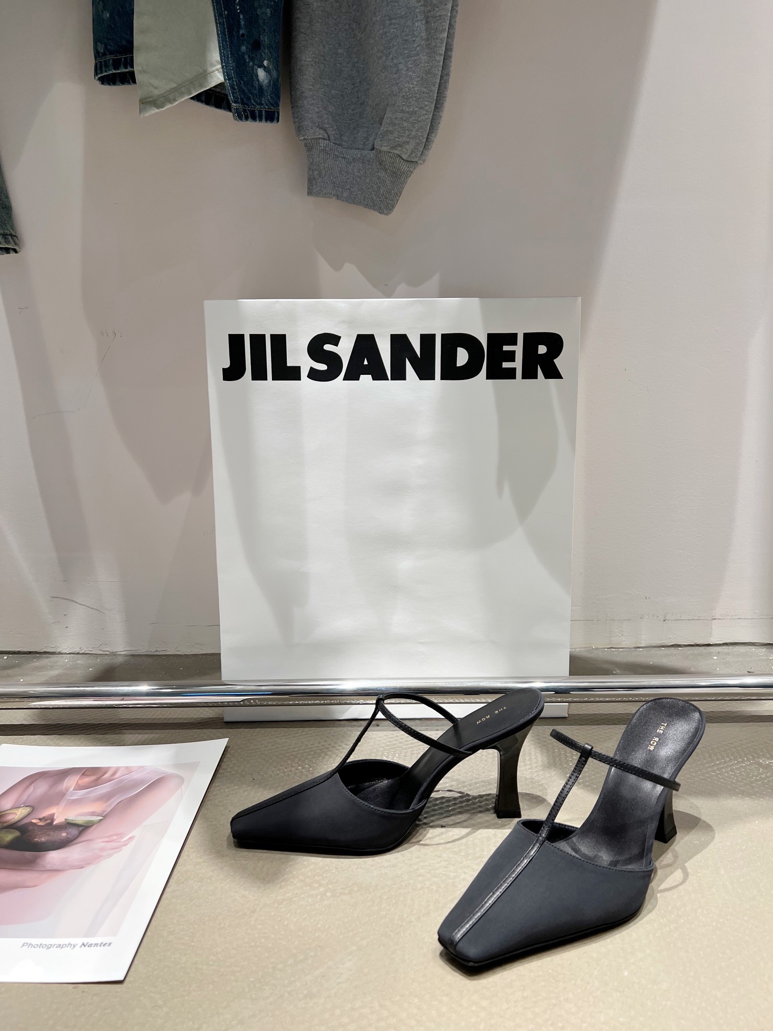 𝐓𝐡𝐞 𝐫𝐨𝐰 ｜𝟐𝟎𝟐𝟐/𝐒𝐒 𝐧𝐞𝐰 Retro minimalist wrap-around heels Custom leather Original outsole