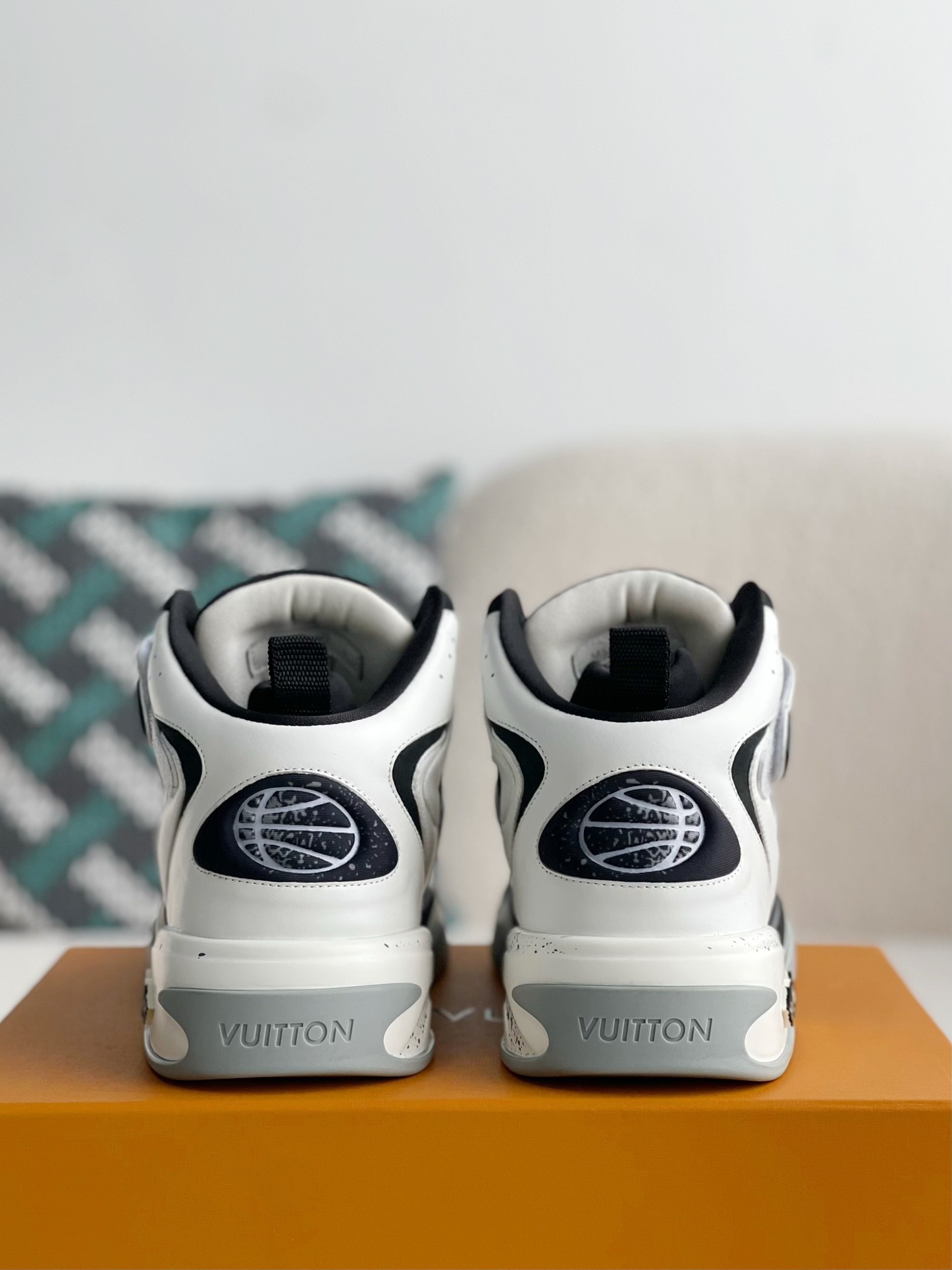 LOUIS VUITTON Trainer Adjustable Mode Paste Sports Casual Shoes