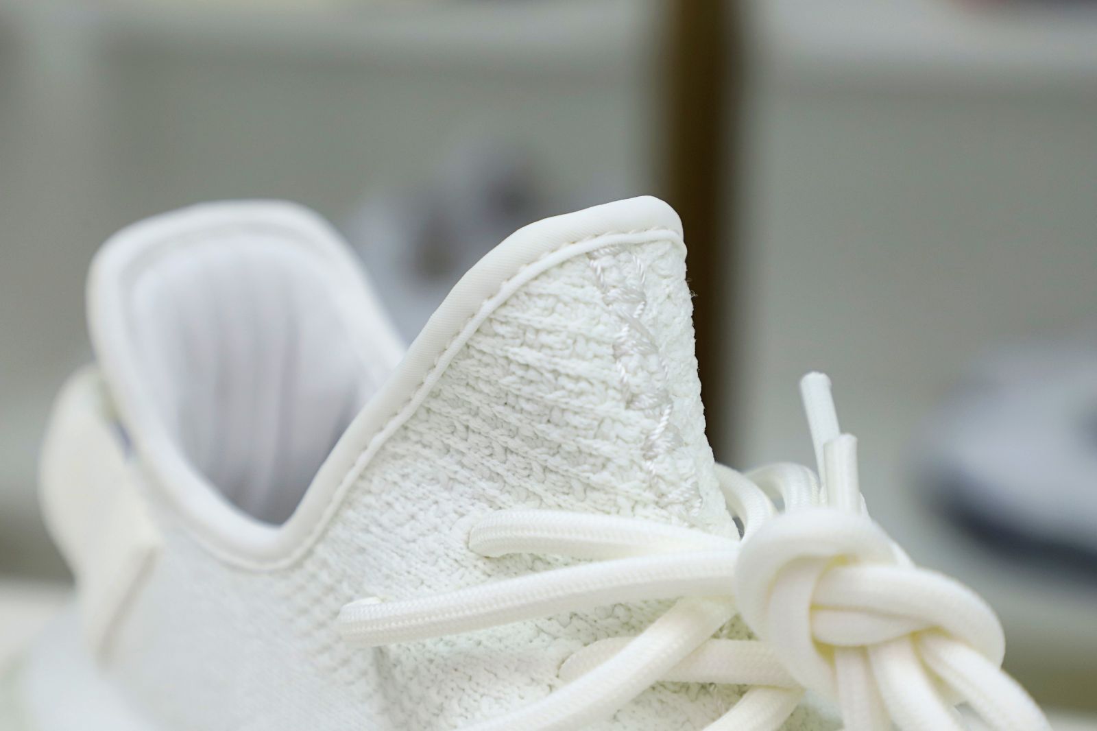 YEEZY BOOST 350 V2 CREAM WHITE / TRIPLE WHITE