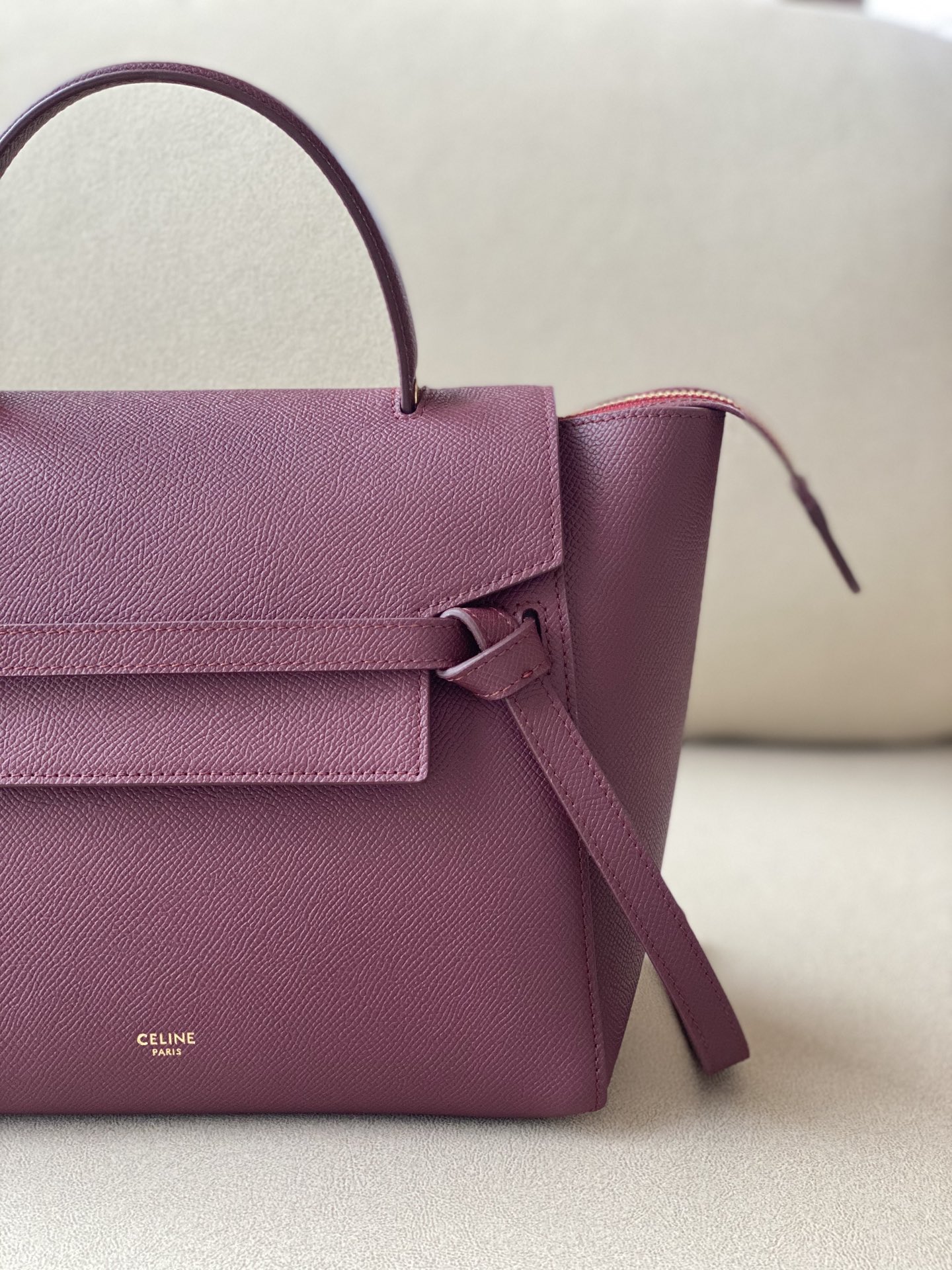 𝐂𝐞𝐥𝐢𝐧𝐞 BELT MICRO BAG in grained calfskin