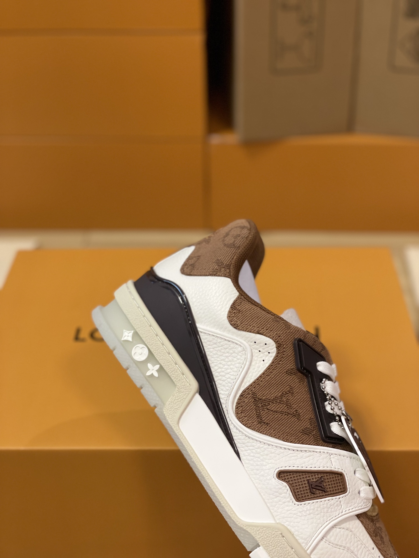 Louis Vuitton couple models DIY buckle sneakers sneakers