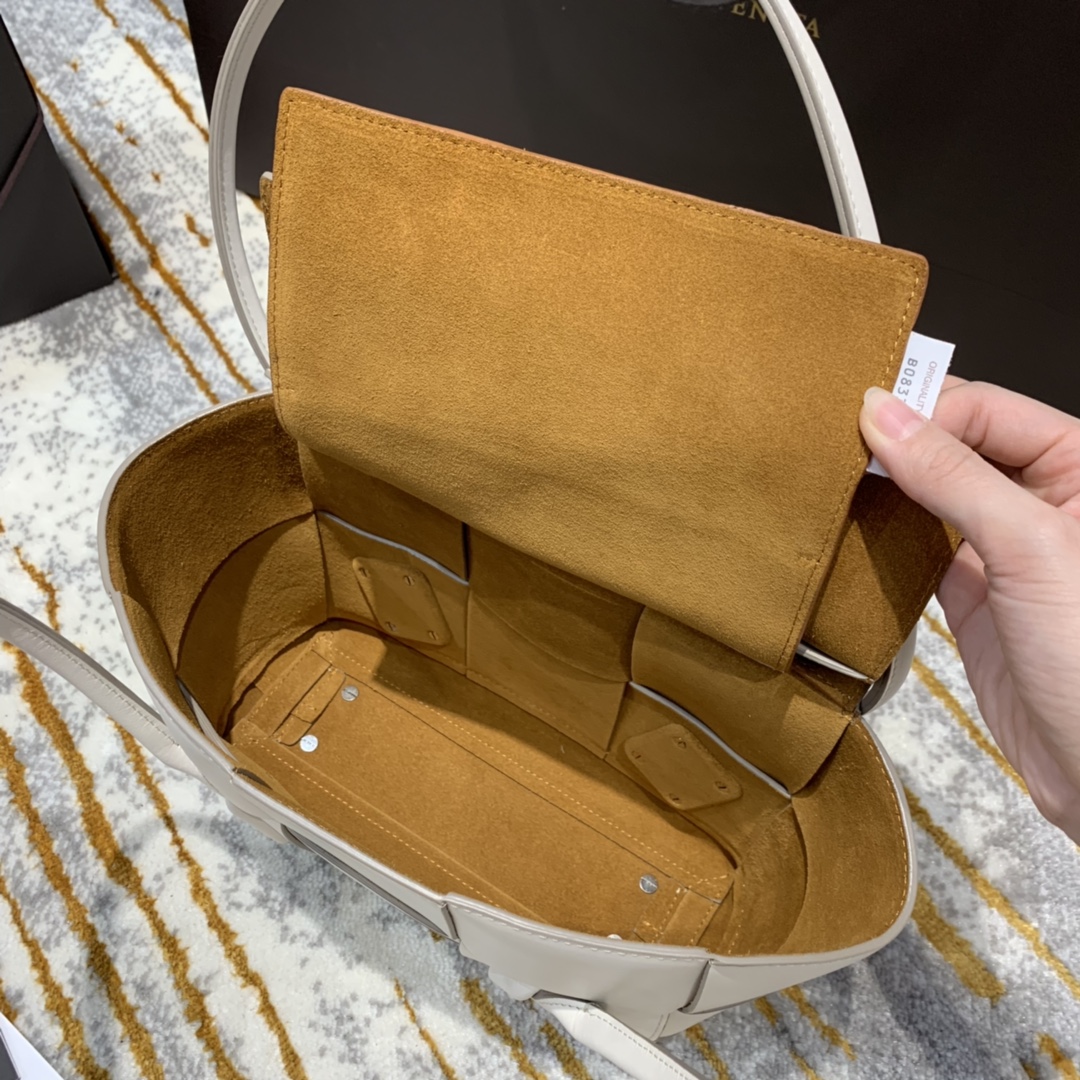 Bottega Veneta  𝙏𝙝𝙚 𝘼𝙧𝙘𝙤 𝟯𝟯 #575943