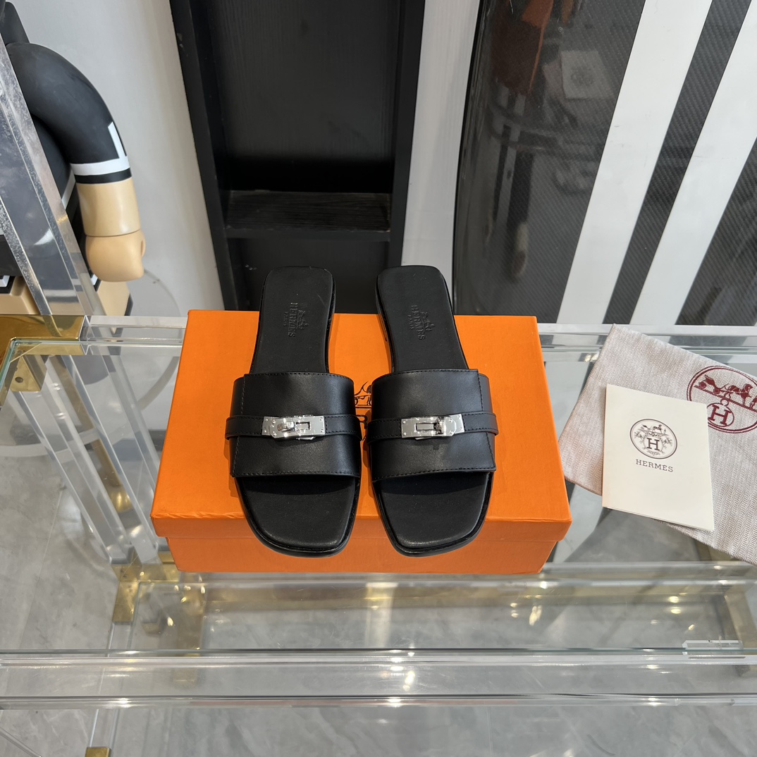 Hermes slippers 🏖️