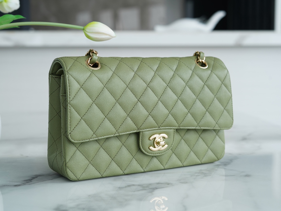 𝐂𝐇𝐀𝐍𝐄𝐋 Classic Flap France 🇫🇷 𝐇𝐇 𝐚𝐚𝐬 Original Caviar 🐂 Washed Tire Ox Medium 🐘Grass green