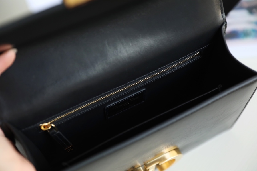 Montaigne palm print cow leather flap bag