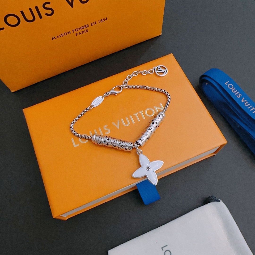 Louis Vuitton Classic Bracelet Cuban Chain Collection Vintage Silver Bracelet Size 22cm20cm18cm Changeable length