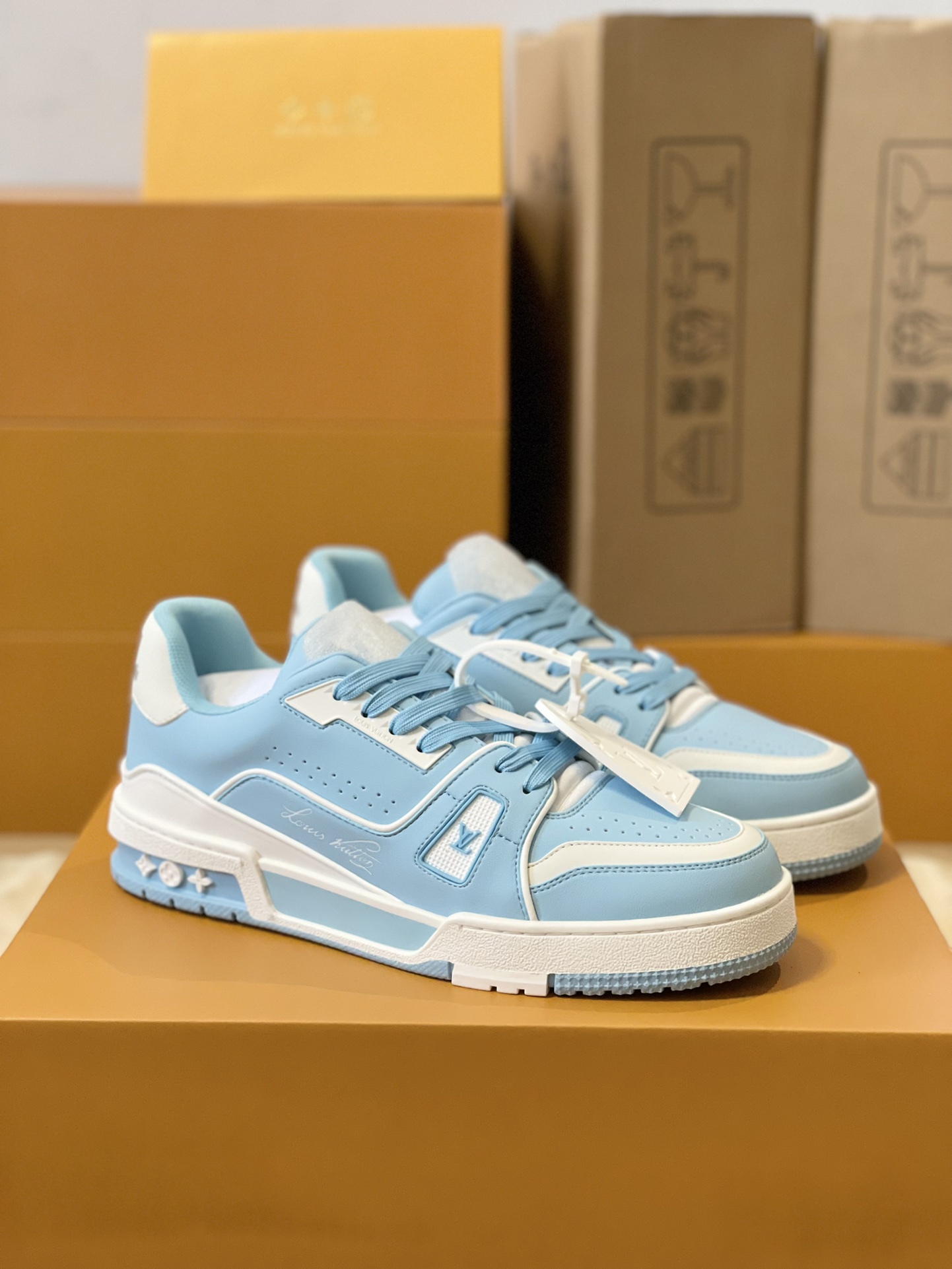 Louis Vuitton Trainer Couples Style FD0261