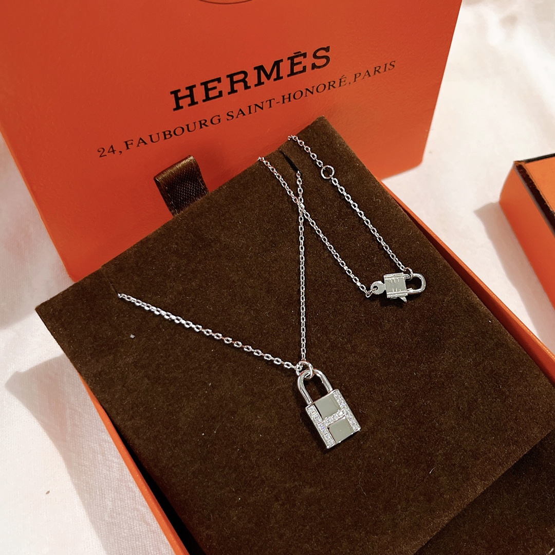 Hermes necklace