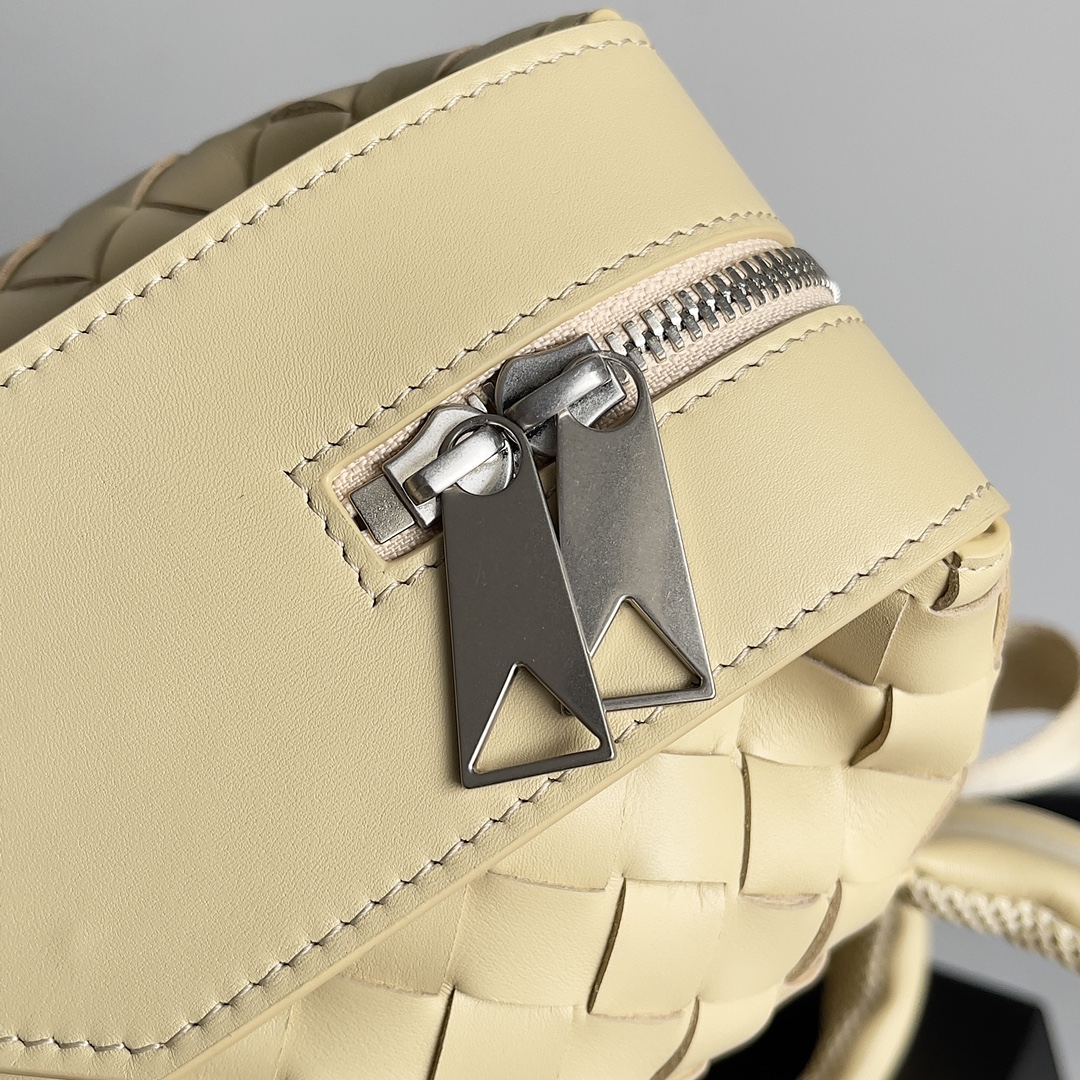 Bottega Veneta BV Woven Shoulder Bag Oatmeal #653118