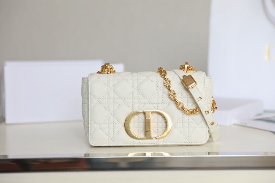 [DlOR CARO] White soft cow leather rattan check pattern