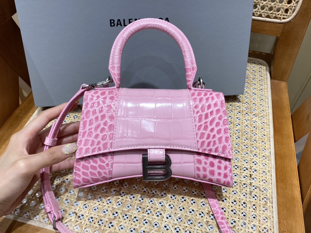 BALENCIAGA 𝐇𝐨𝐮𝐫𝐠𝐥𝐚𝐬𝐬 𝐗𝐒 crocodile-textured cowhide