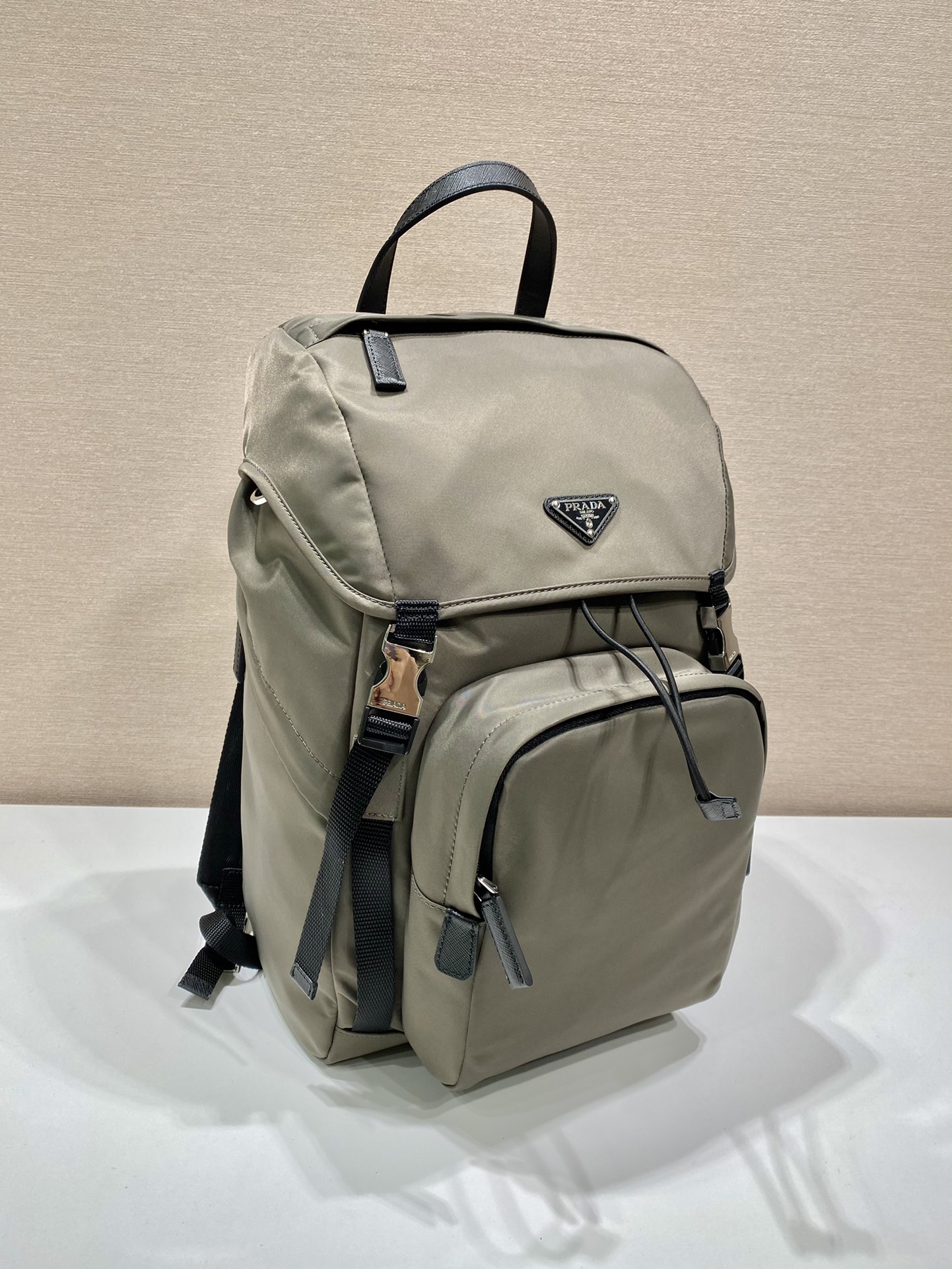 𝐏𝐑𝐀𝐃𝐀 New Shoulder Bag 2VZ135