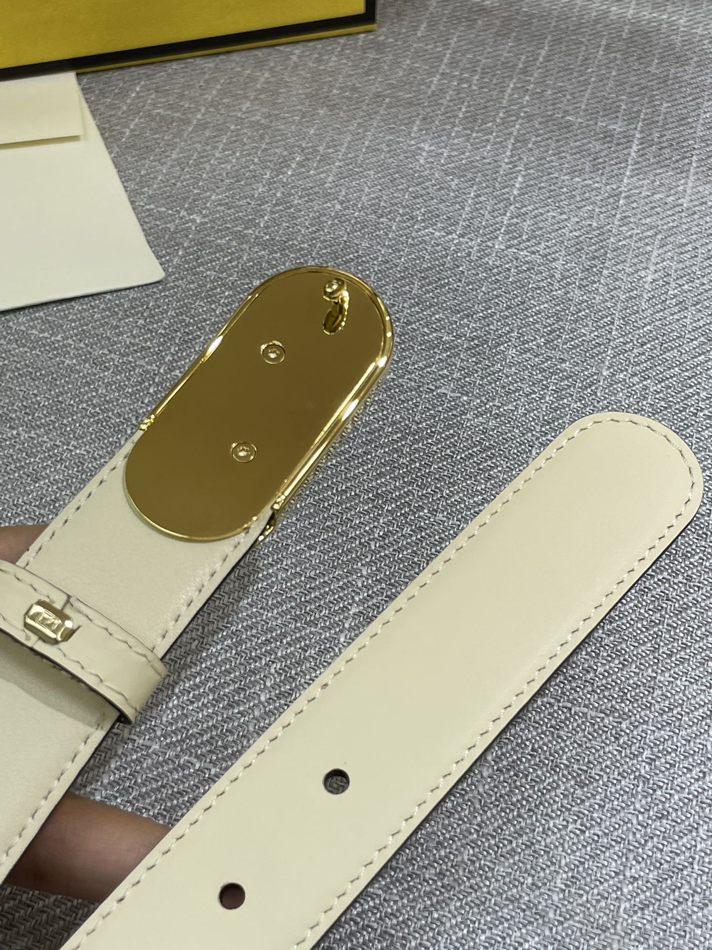 FENDI new 🌿 narrow belt with loops