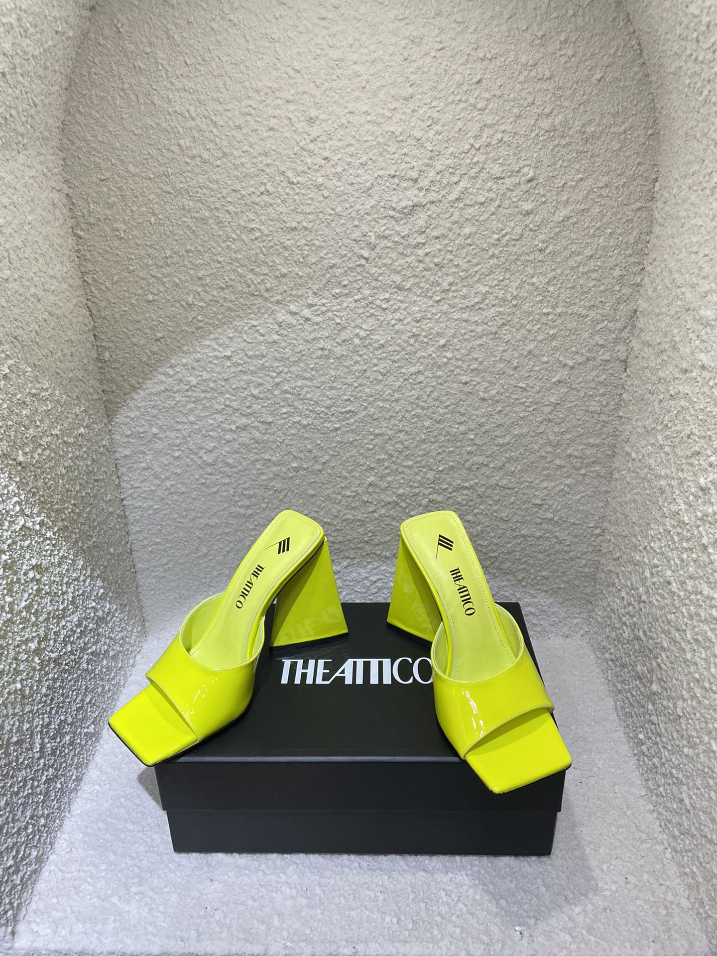 THE ATTICO | 𝟐𝟎𝟐𝟏/𝐒𝐒 𝐧𝐞𝐰 The attico triangle heel sandals lined with sheepskin leather genuine leather outsole