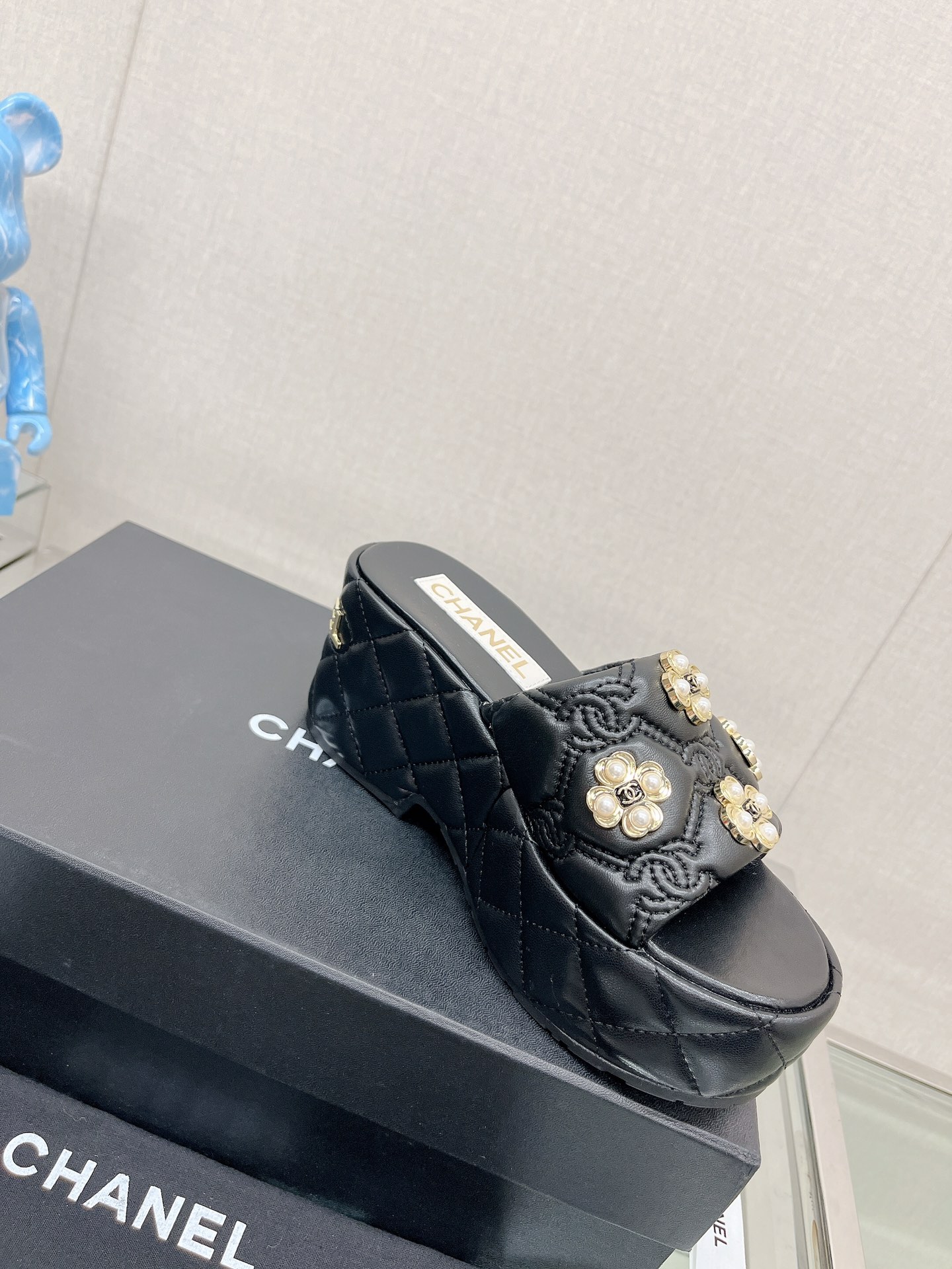CHANEL water table thick bottom pearl flower slippers original rubber sole