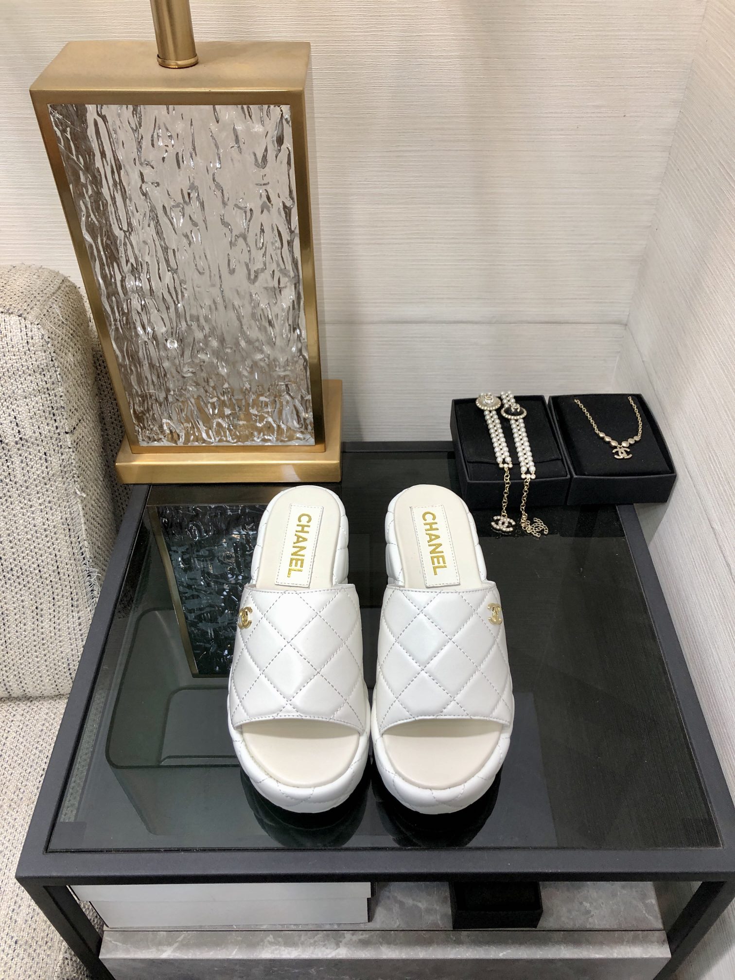 CHANEL 2022 early spring latest slope heel slippers fashionable and versatile series wear-resistant rubber outsole