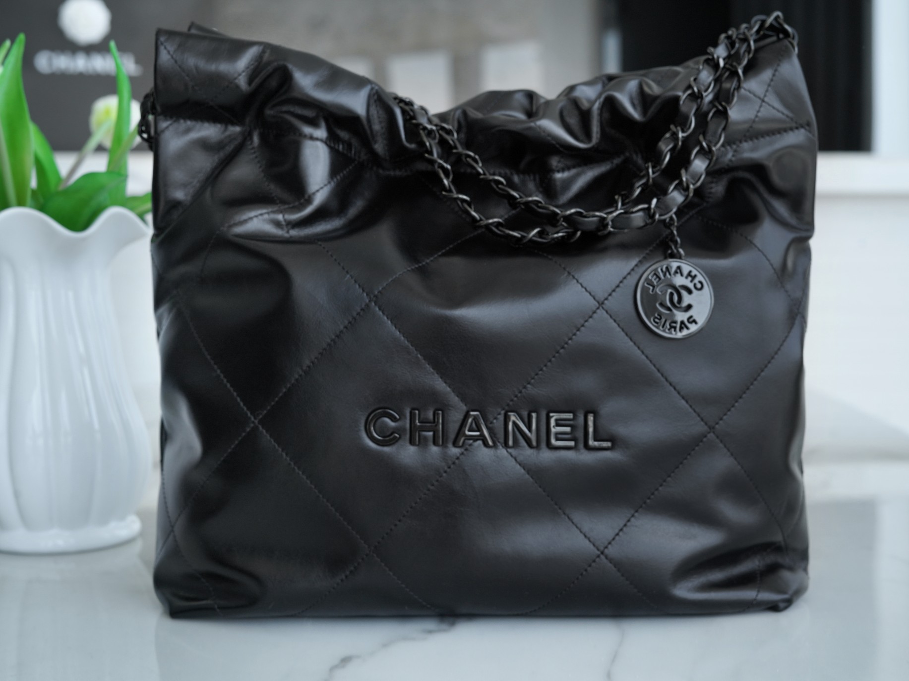 𝗖𝗛𝗔𝗘𝗡𝗟✦𝟐𝟐𝑲 𝟐𝟐Handbag genuine tail leather 𝐬𝐨 𝐛𝐥𝐚𝐜𝐤 all black small