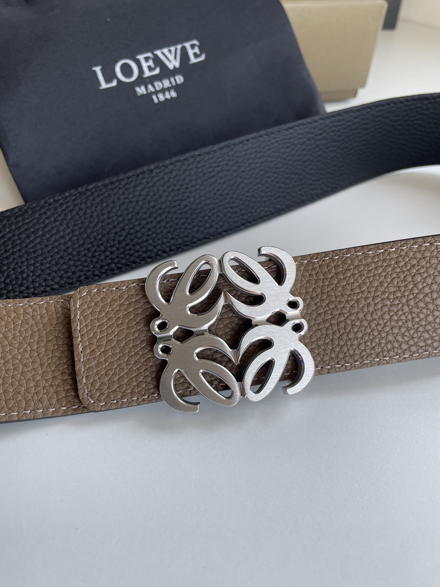 LOEVE stainless steel logo pattern metal buckle with top layer cowhide reversible