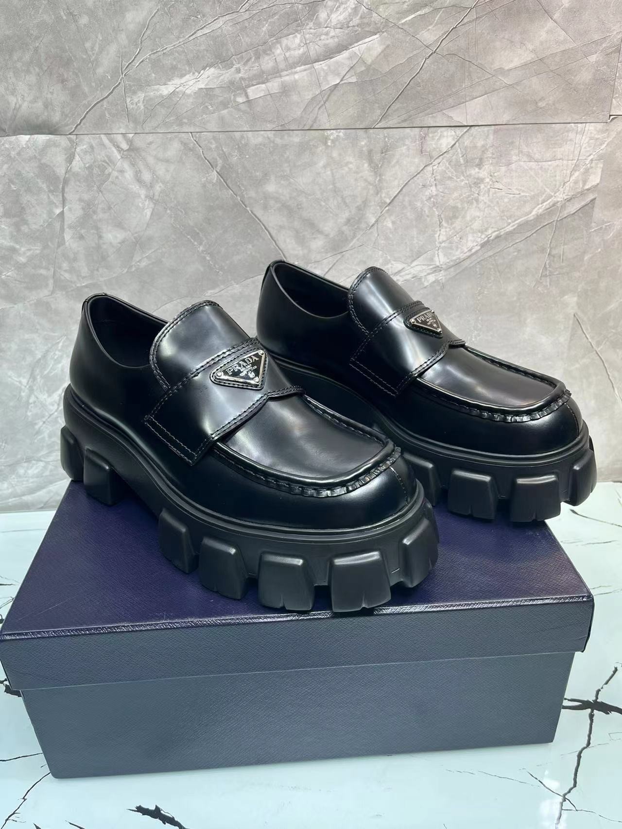 Prada Carrefour‘s shoes