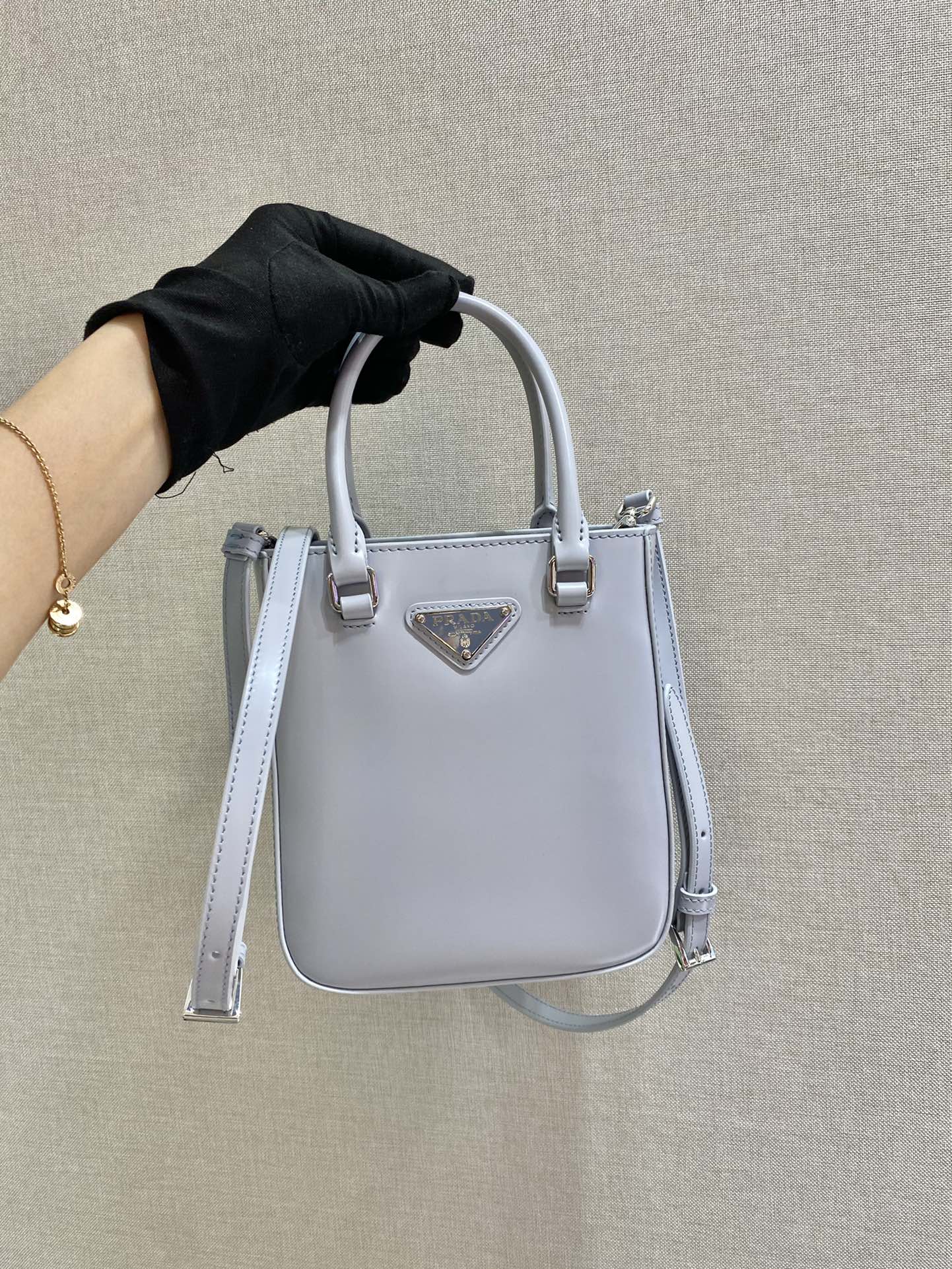 𝐏𝐑𝐀𝐃𝐀 Small Towing Bag 1BA331