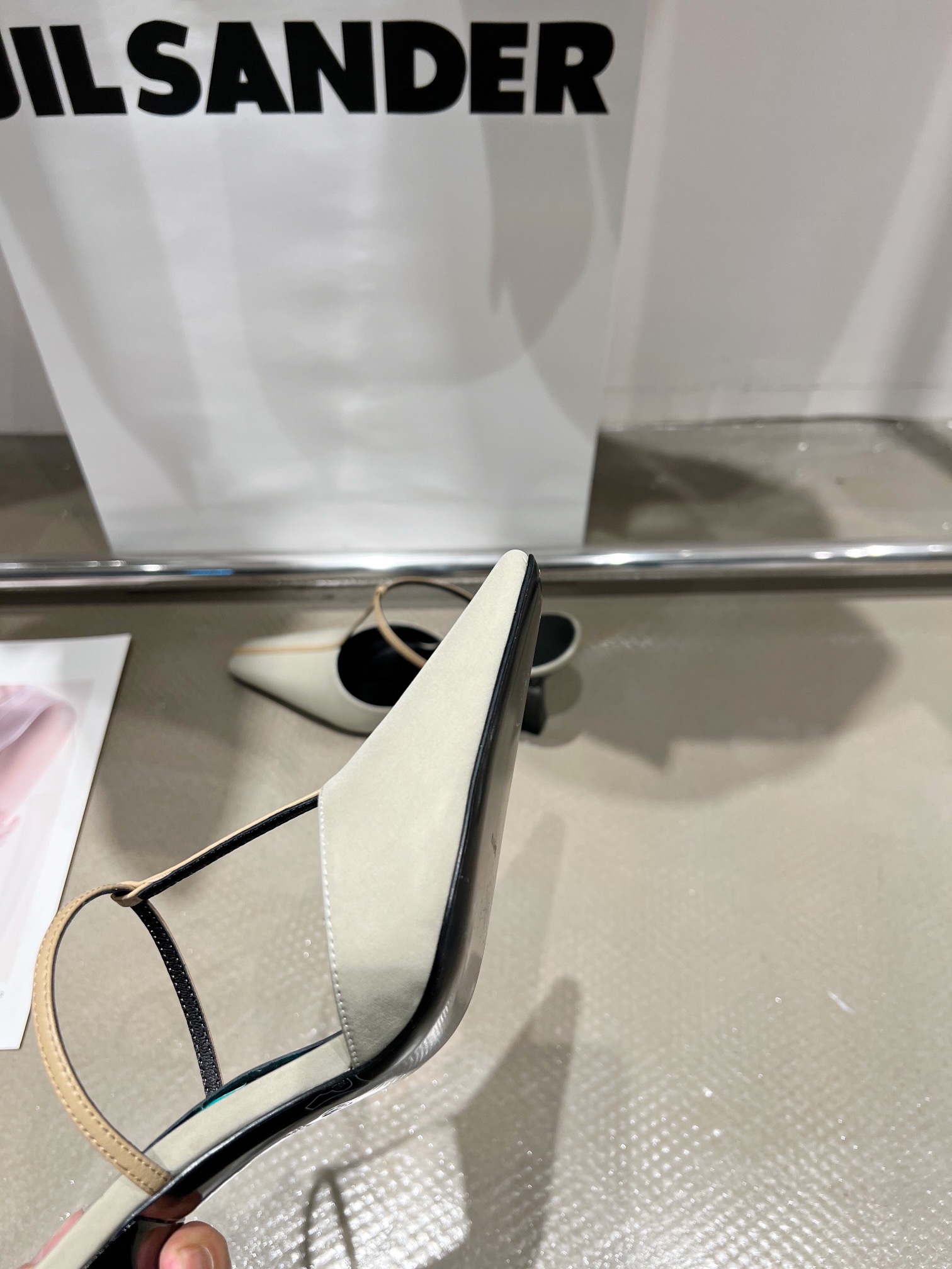 𝐓𝐡𝐞 𝐫𝐨𝐰 ｜𝟐𝟎𝟐𝟐/𝐒𝐒 𝐧𝐞𝐰 Retro minimalist wrap-around heels Custom leather Original outsole