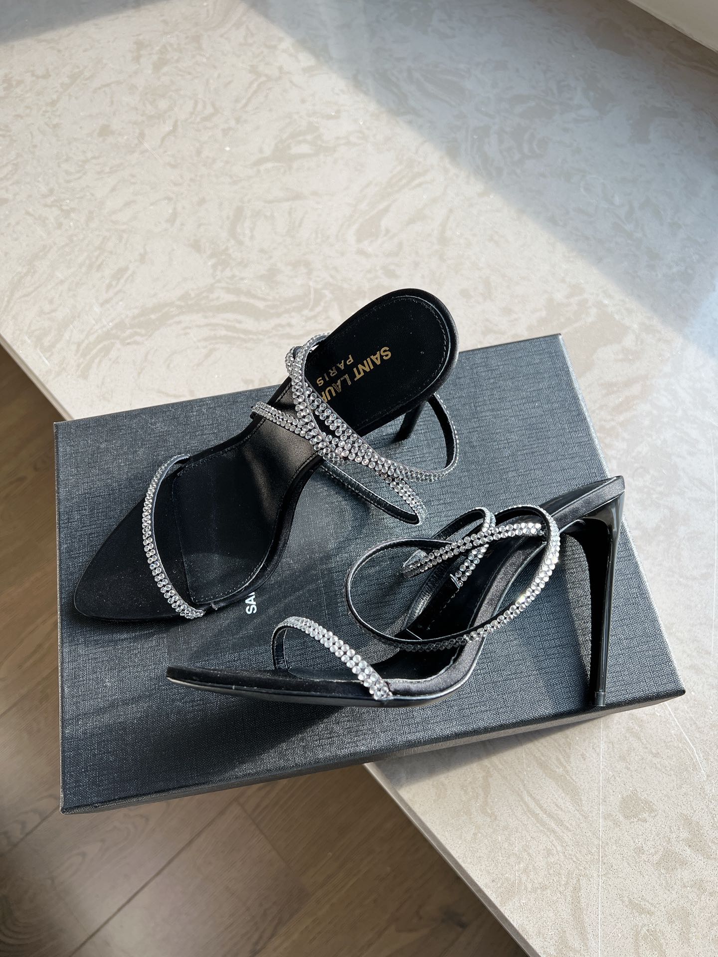 𝙎𝙖𝙞𝙣𝙩 𝙇𝙖𝙪𝙧𝙚𝙣𝙩 | 𝟐𝟎𝟐𝟐/𝐒𝐒 𝐧𝐞𝐰 YSL｜Saint Laurent new rhinestone buckle sandals snakeskin grain cowhide