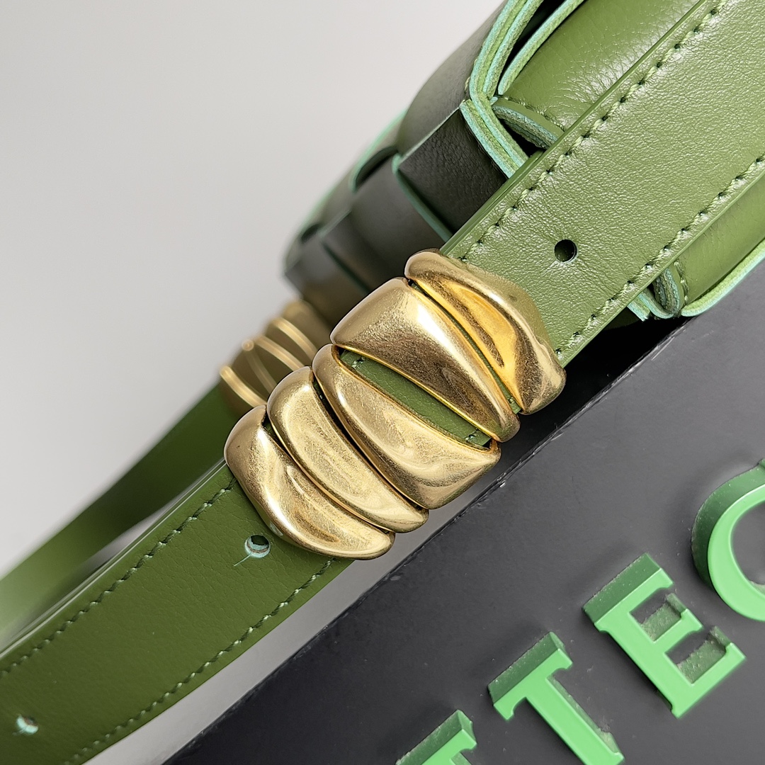 Bottega Veneta Cassette 5-panel lychee print green pepper #666870