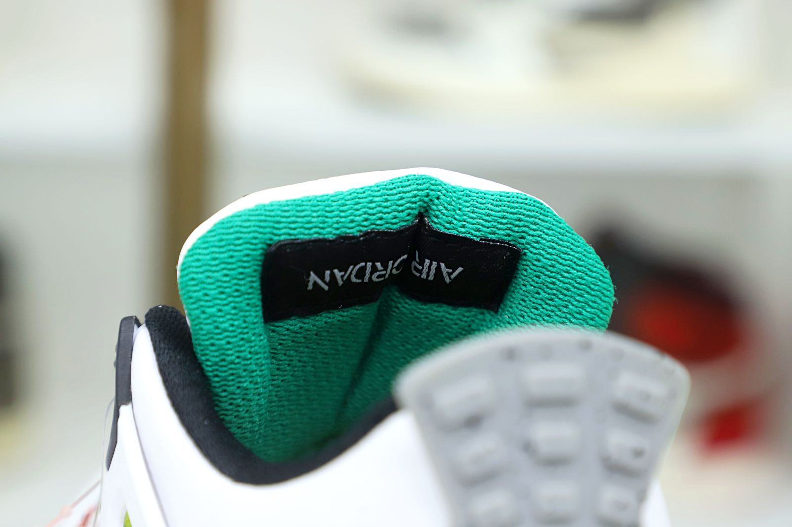 WMNS AIR JORDAN 4 RETRO RAST