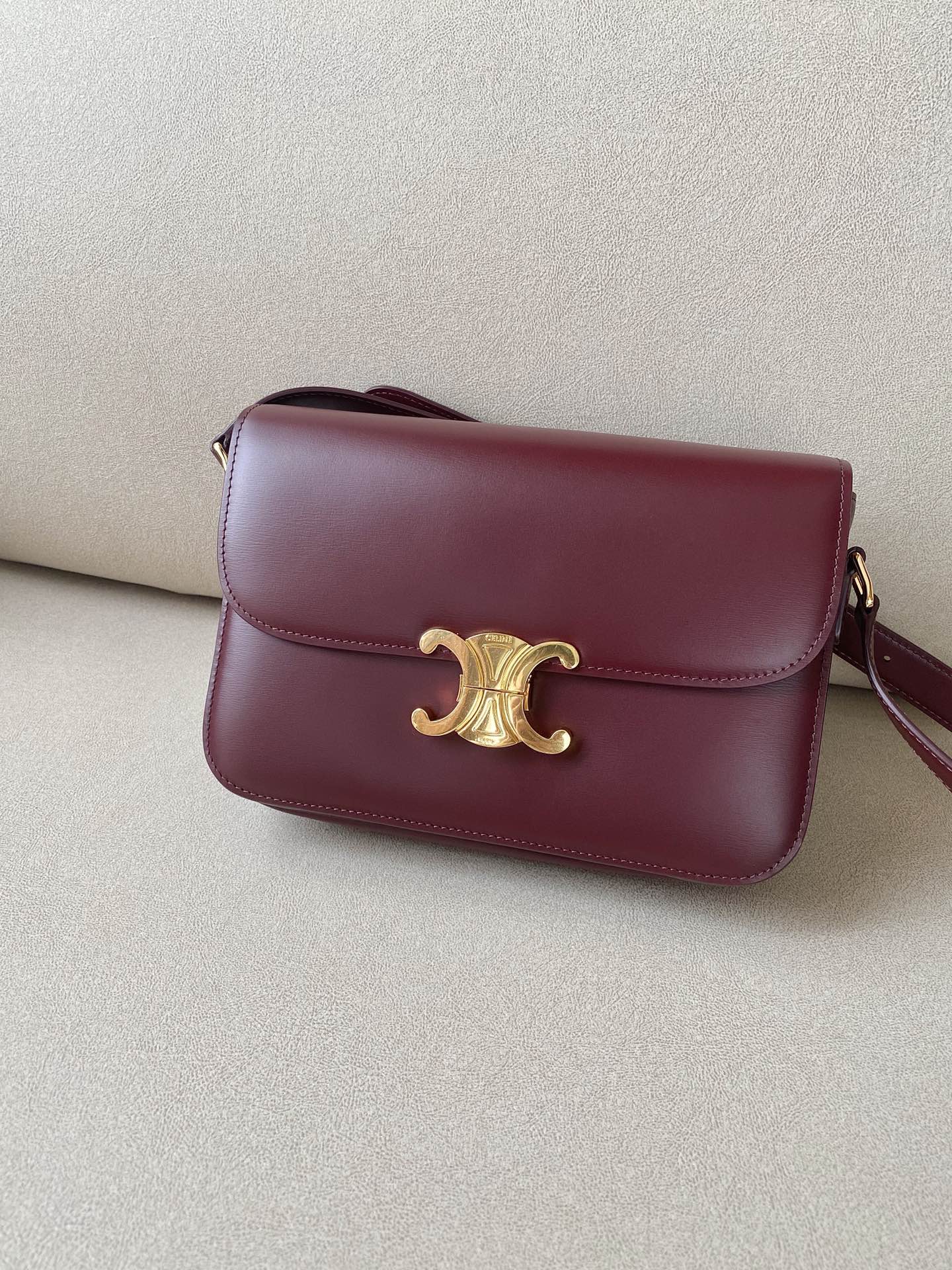 𝐂𝐞𝐥𝐢𝐧𝐞 Triomphe Medium 22.5cm