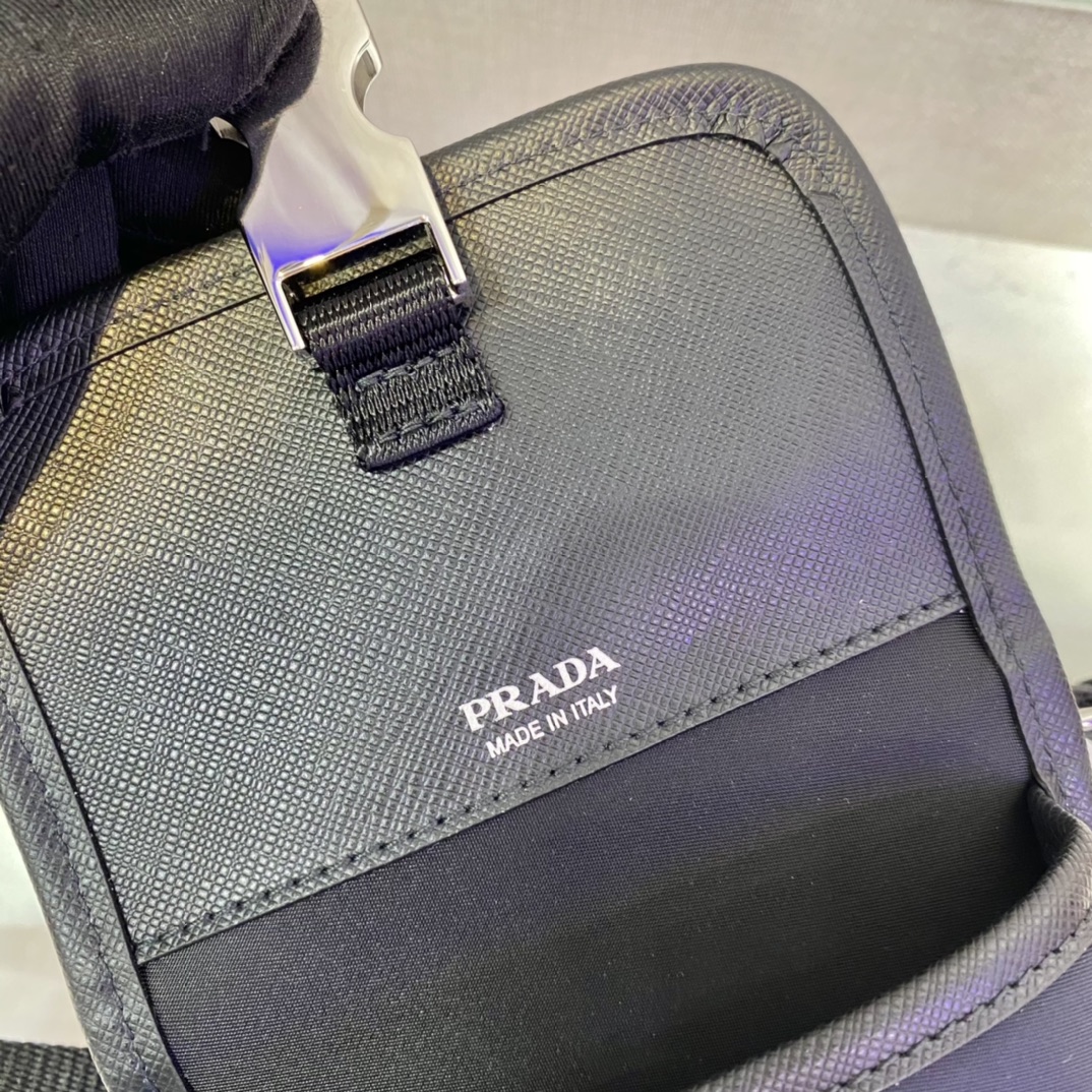 𝐏𝐑𝐀𝐃𝐀𝐀 New cell phone bag