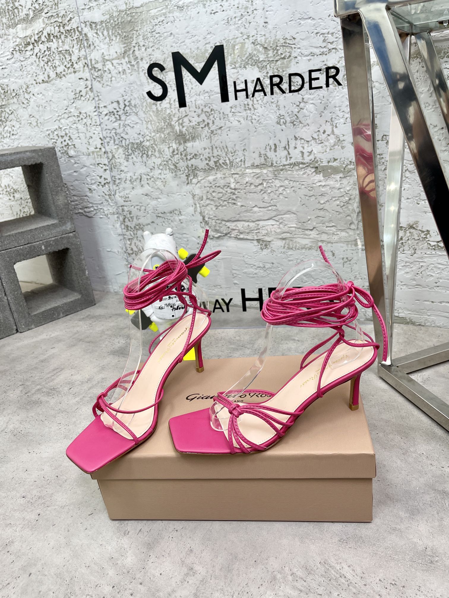 𝐆𝐢𝐚𝐧𝐯𝐢𝐭𝐨｜𝟐𝟎𝟐𝟑/𝐒𝐒 𝐧𝐞𝐰 Sylvie metallic high heels