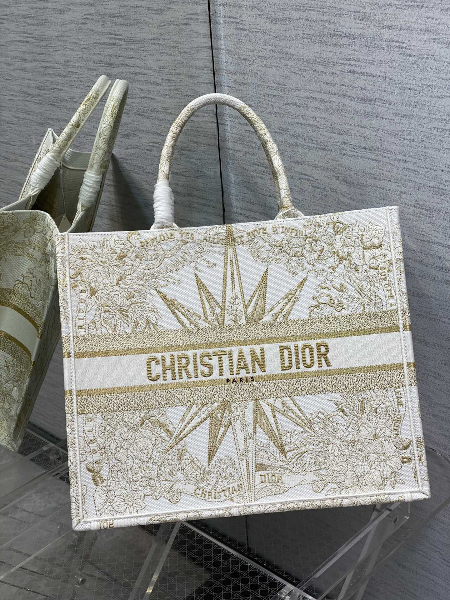 DIOR TOTE Gold Christmas Gold Line Stargazer
