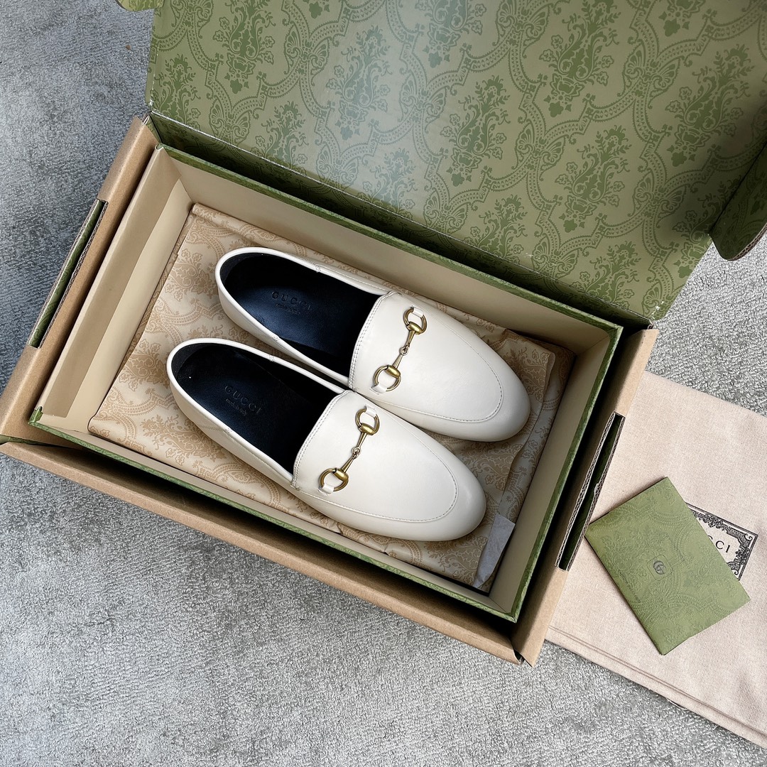 Gucci Super classic leather shoes mixed sheepskin leather leather sole horsebit buckle single shoes white