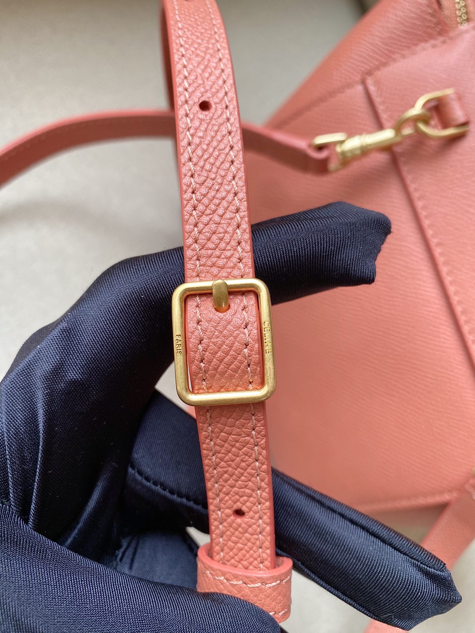 𝐂𝐞𝐥𝐢𝐧𝐞 𝐛𝐞𝐥𝐭 𝐩𝐢𝐜𝐨 𝟏𝟔𝐜𝐦 Grained Calfskin Bag