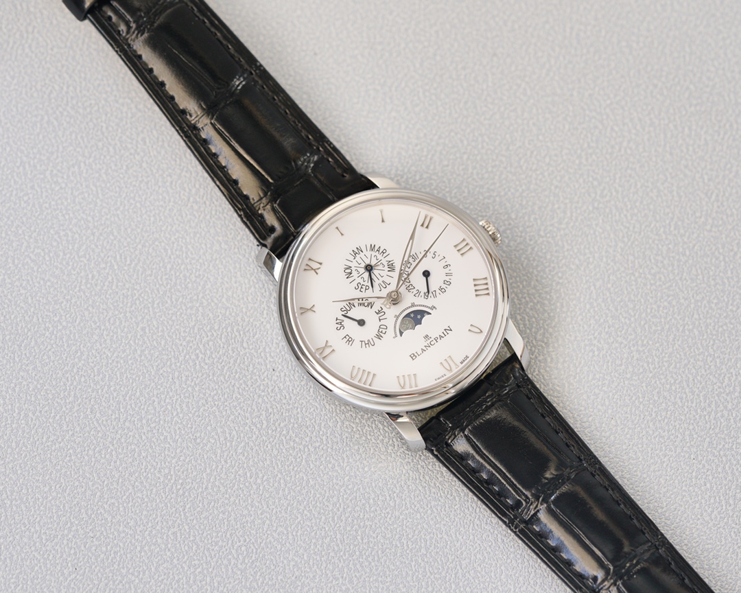 Blancpain - This functional watch comes from the classic Blancpain collection