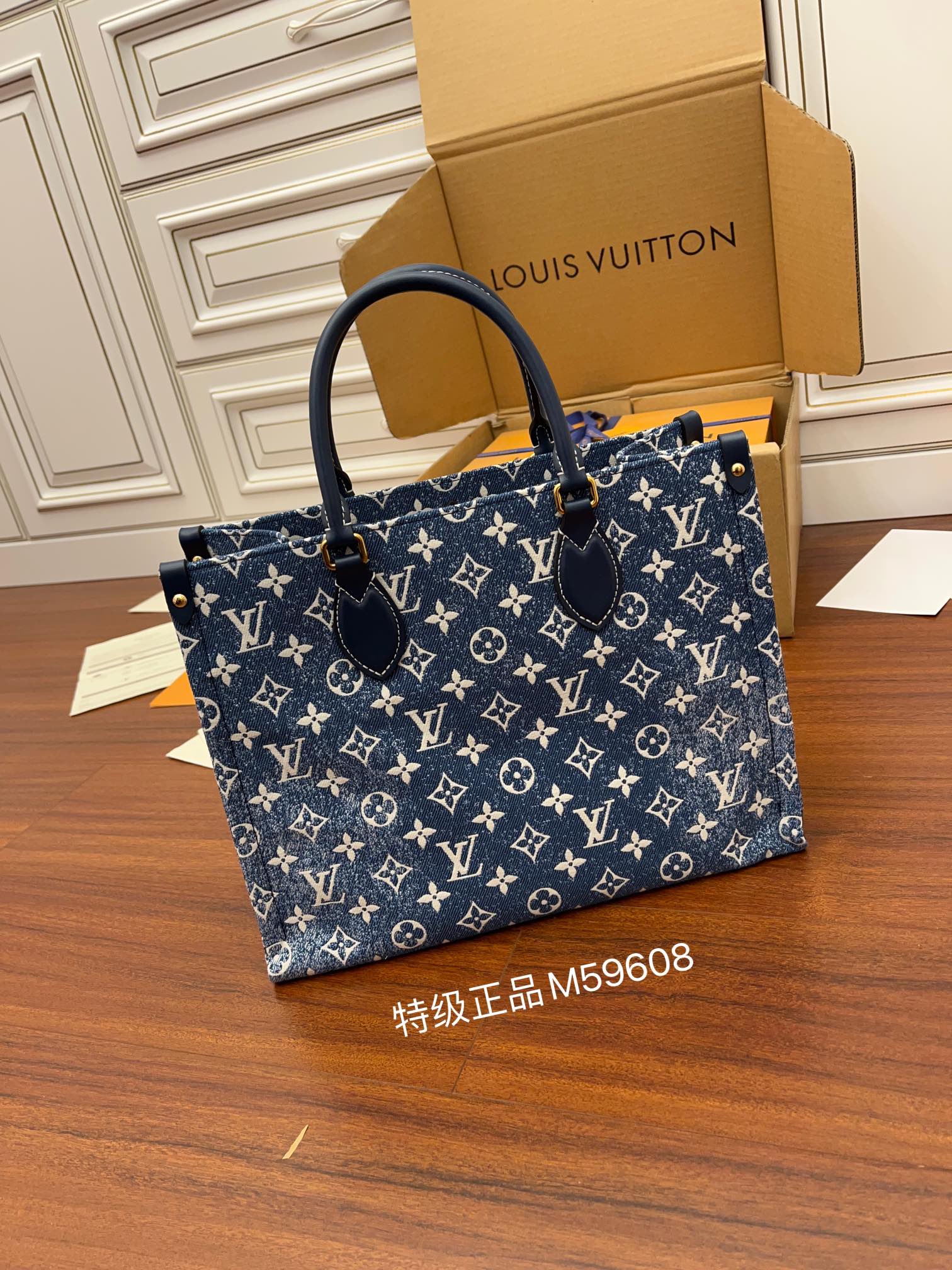 Louis Vuitton M59608
