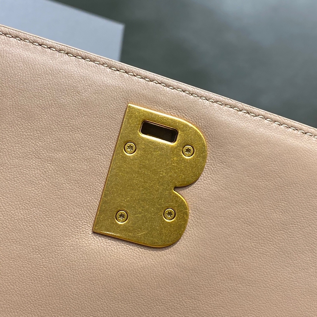BALENCIAGA 𝘀𝗺𝗮𝗹𝗹 𝗯𝗮𝗴 Plain apricot gold buckle