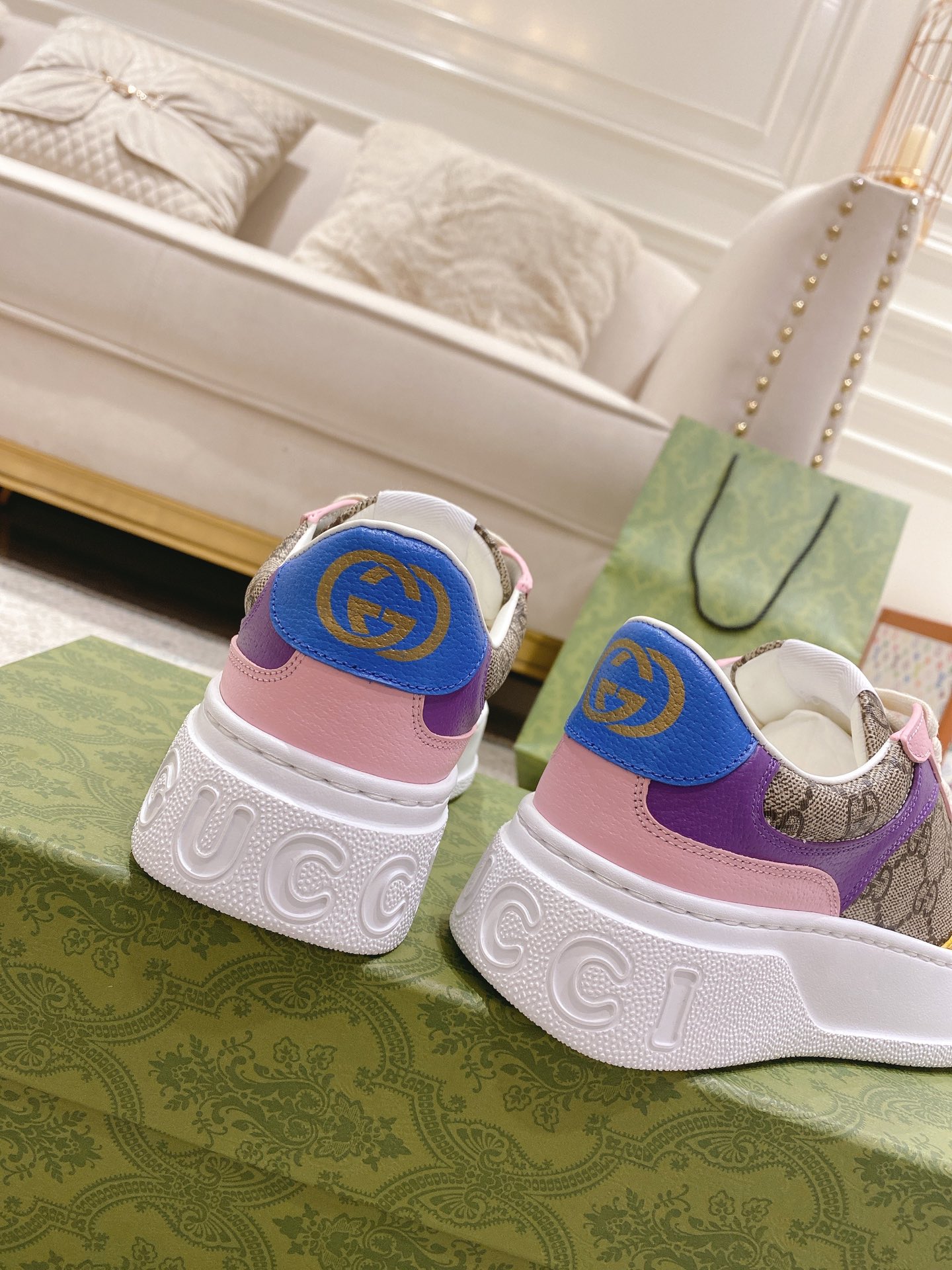 Gucci 𝟐𝟎𝟐𝟐ss new couple models 💑 full series of thick-soled white shoes