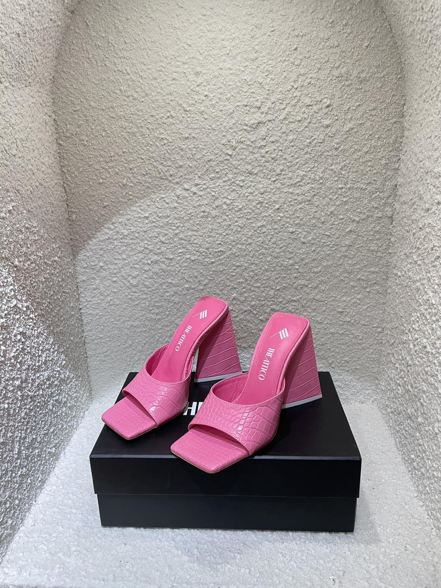 THE ATTICO | 𝟐𝟎𝟐𝟏/𝐒𝐒 𝐧𝐞𝐰 The attico triangle heel sandals lined with sheepskin leather genuine leather outsole