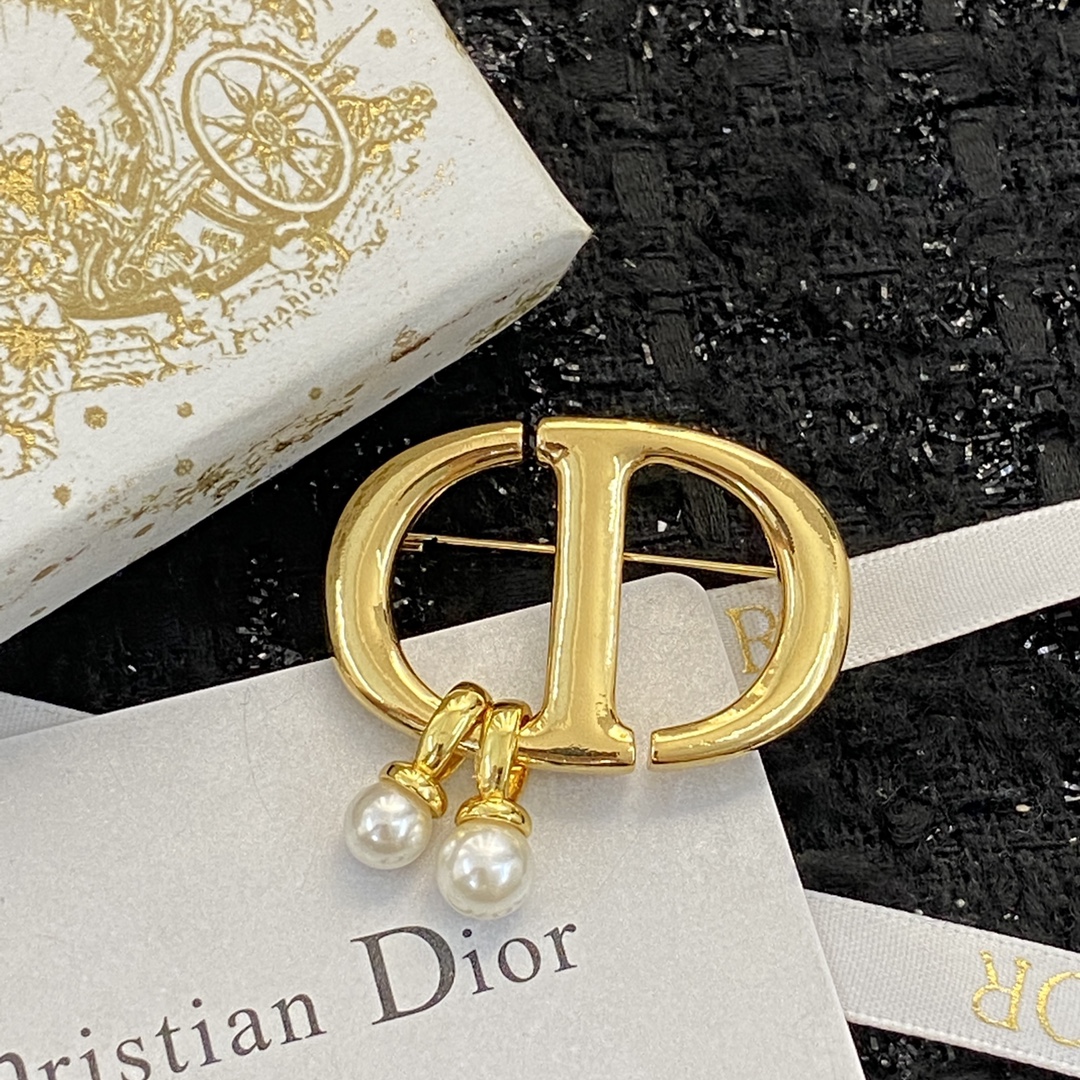 Dior CD brooch