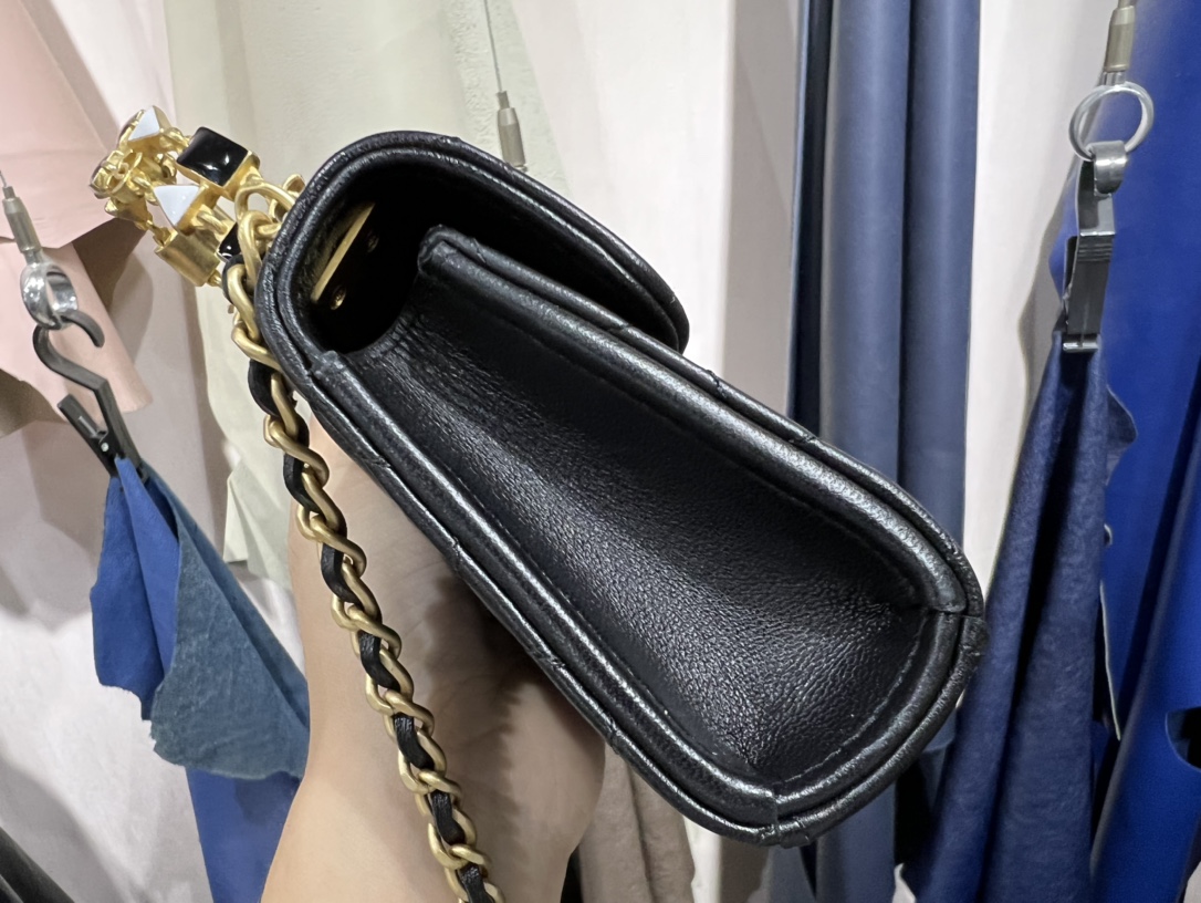 𝗖𝗛𝗔𝗡𝗘𝗟✦ Italy 🇮🇹 [Box] Original Open Department Lambskin 22B Enamel Buckle Kelly Small Black Gold