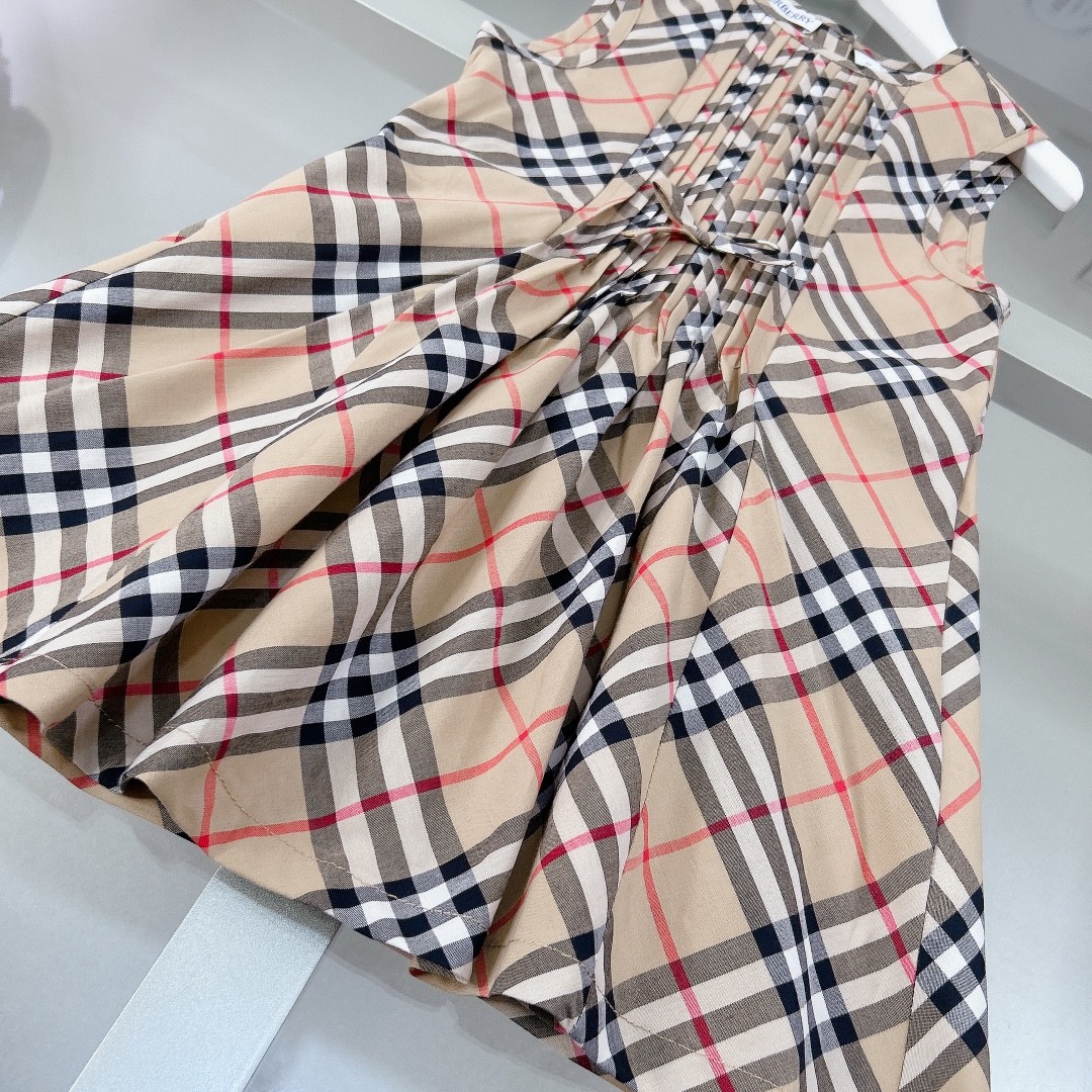 Burberry new girls skirt suit