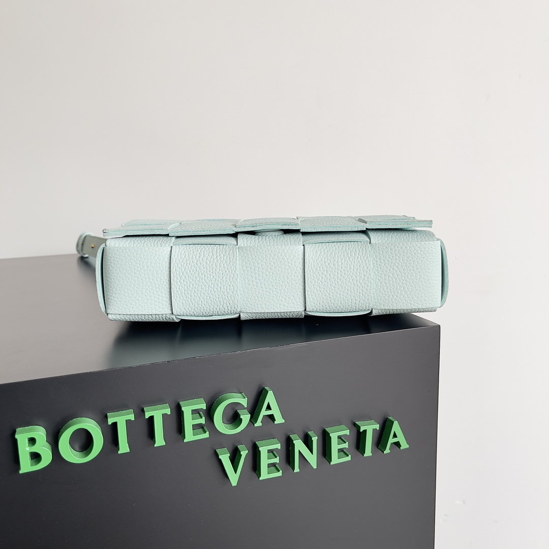 Bottega Veneta Cassette 5-panel lychee print Aqua Duck Blue #666870
