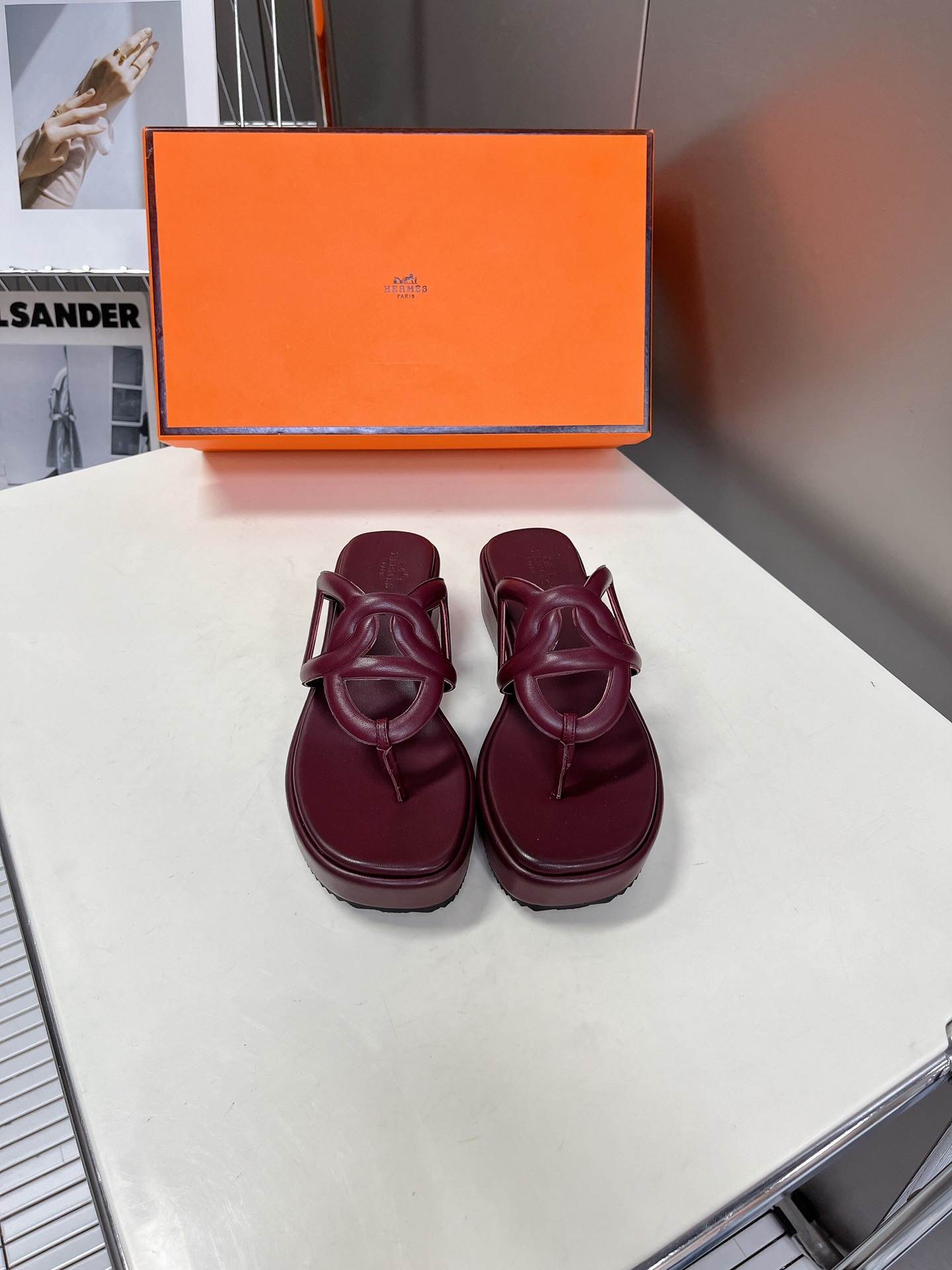 Hermes thick bottom H drag