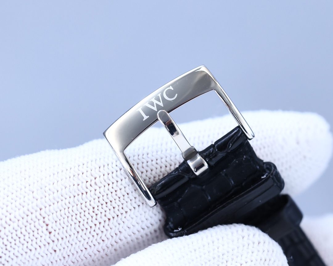 IWC- Fine men's watches Fully automatic mechanical movement, top 316 steel case and strap