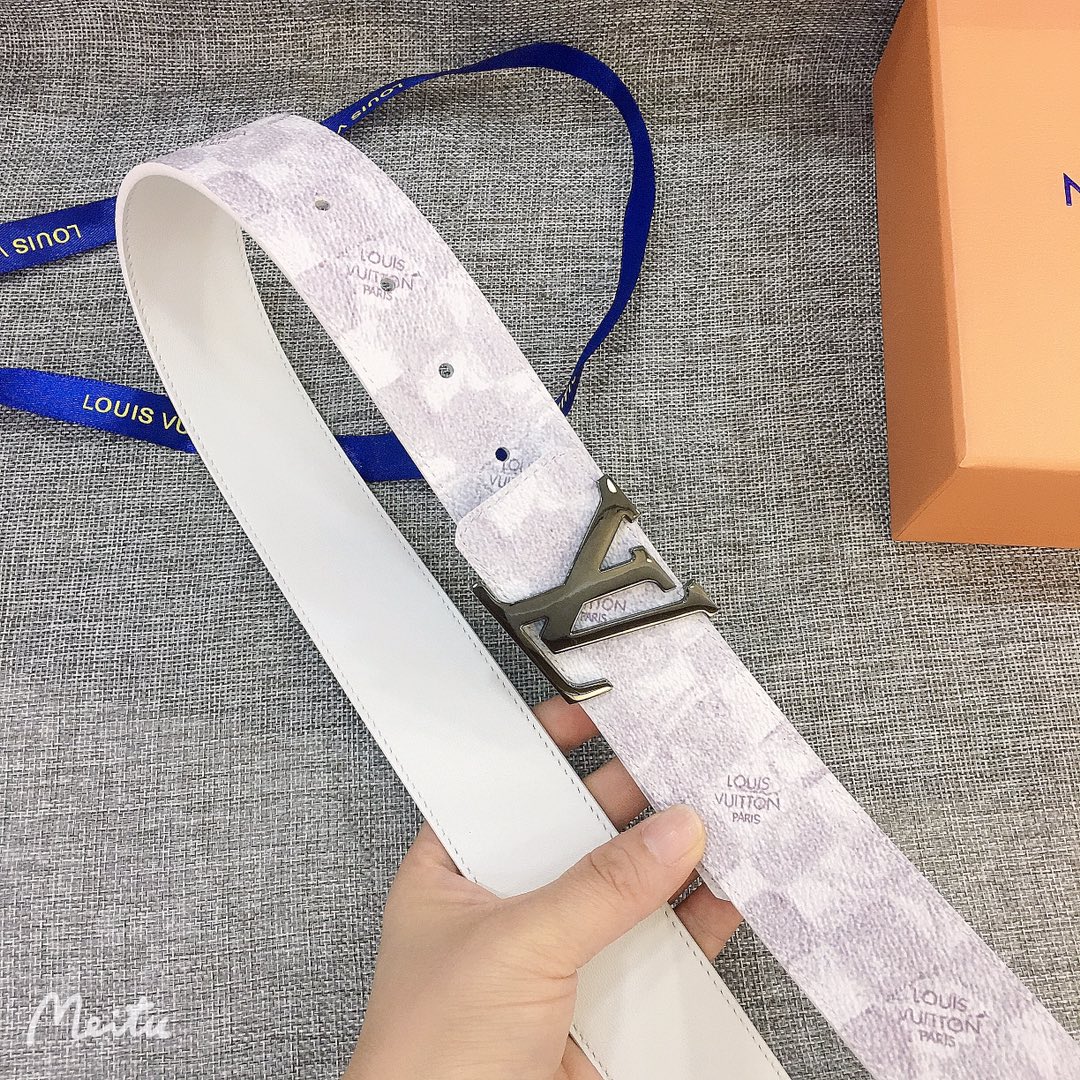 LOUIS VUITTO reversible belt in Monogram canvas and leather